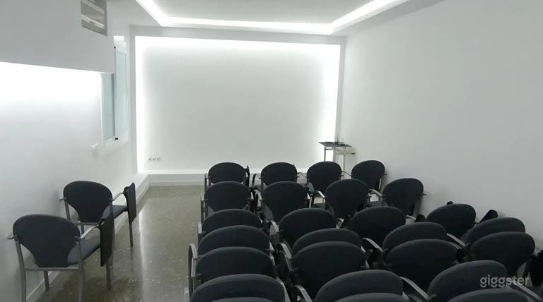  Moderner Meeting- & Bürobereich im Zentrum von Barcelona (MIETUNG) 