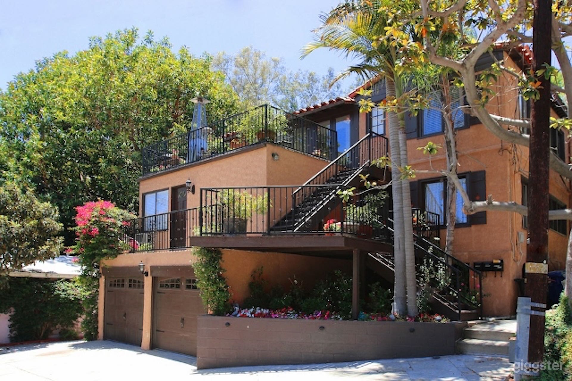 Hip Mediterranean Hollywood Hills View Home Photo 2