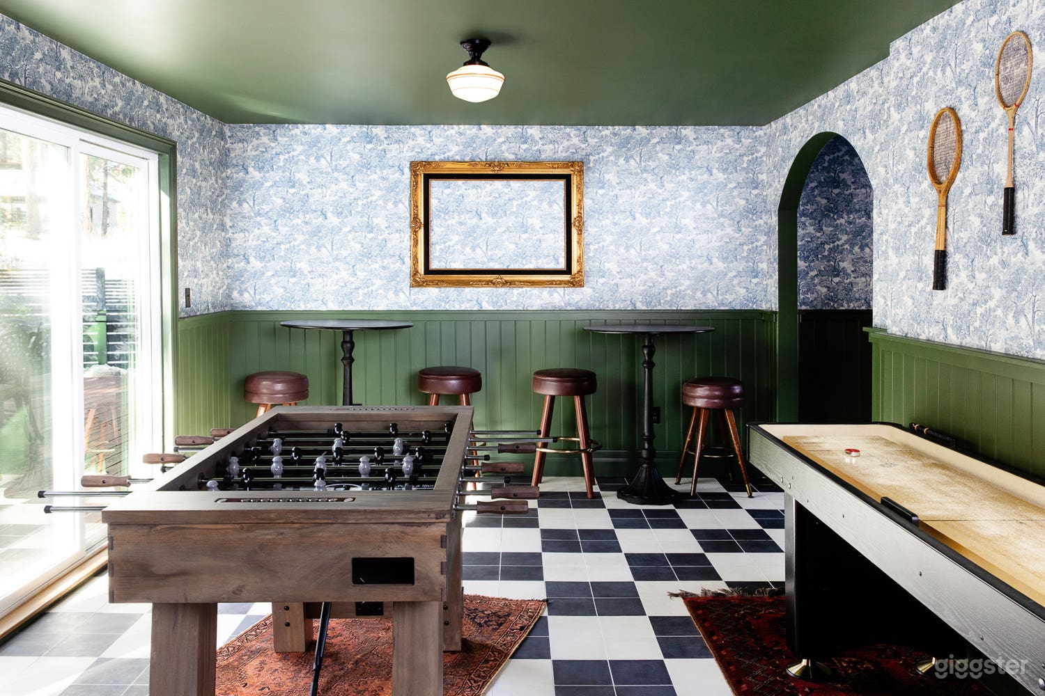 Brand New Eclectic 8 Cabin Boutique Lodge Photo 4