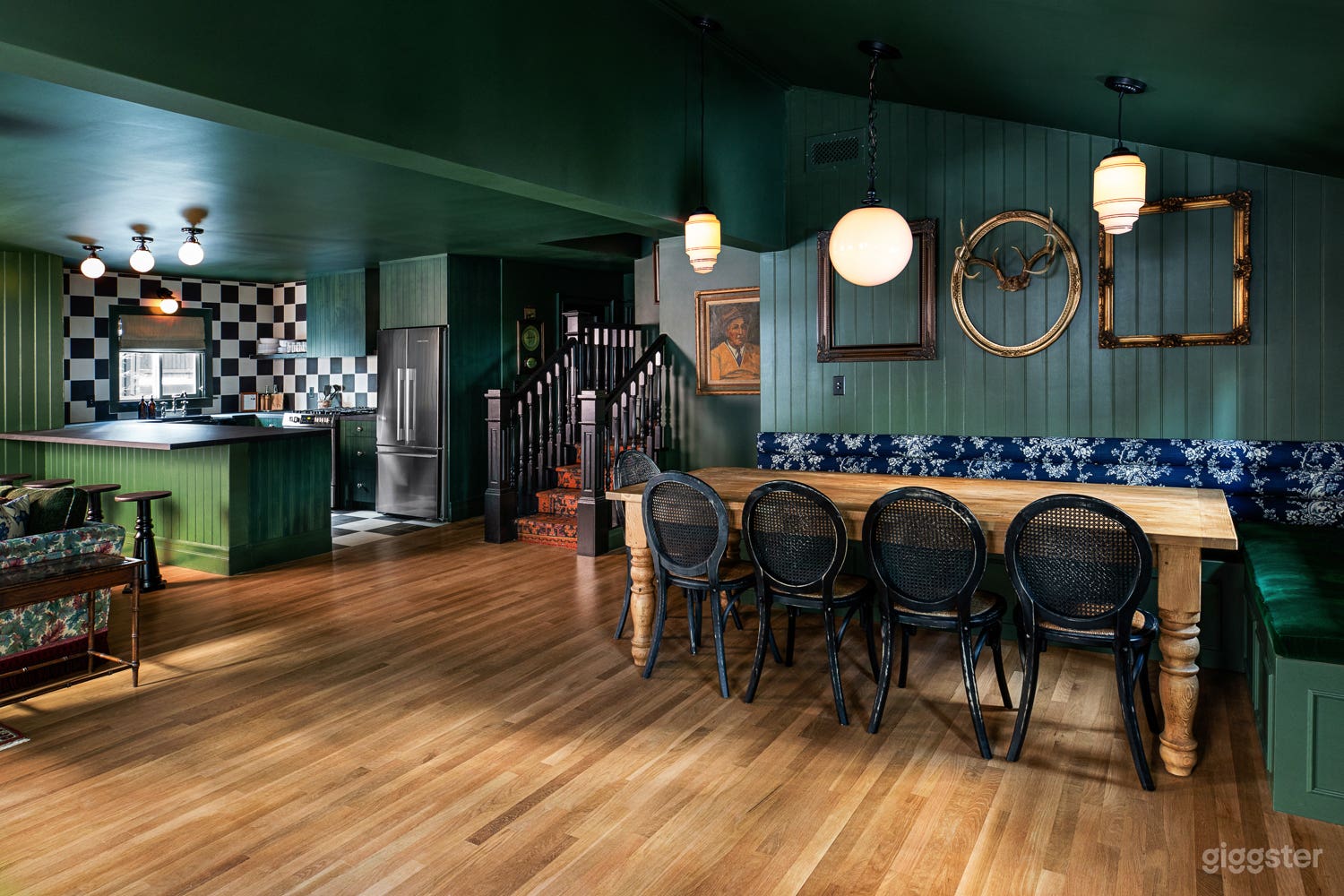 Brand New Eclectic 8 Cabin Boutique Lodge Photo 3