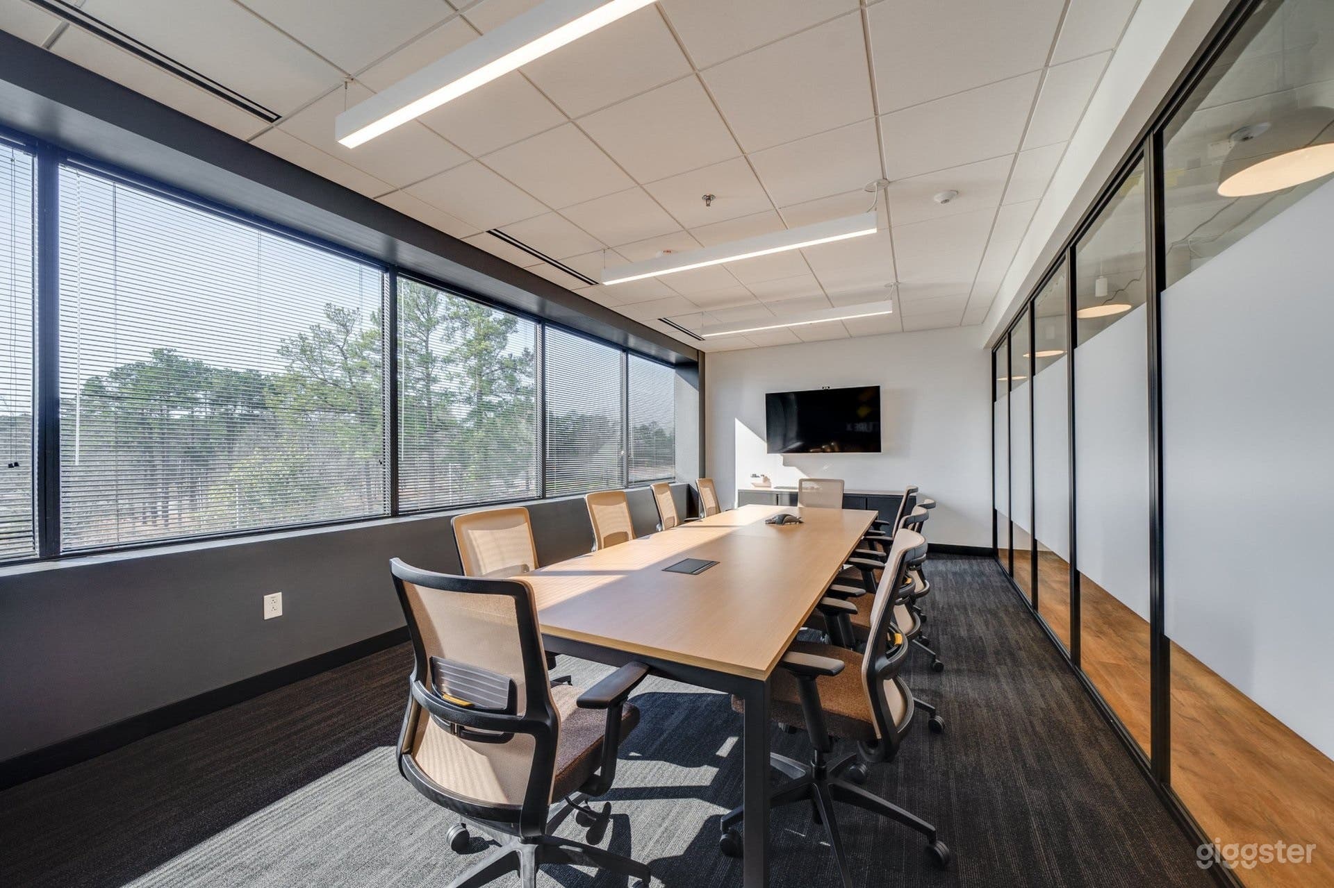 Fully Equipped Medium Conference Room in RTP Photo 3