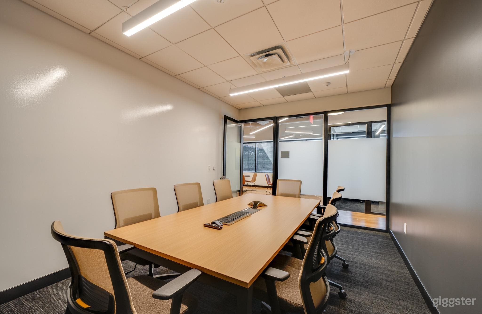 Fully Equipped Medium Conference Room in RTP Photo 1