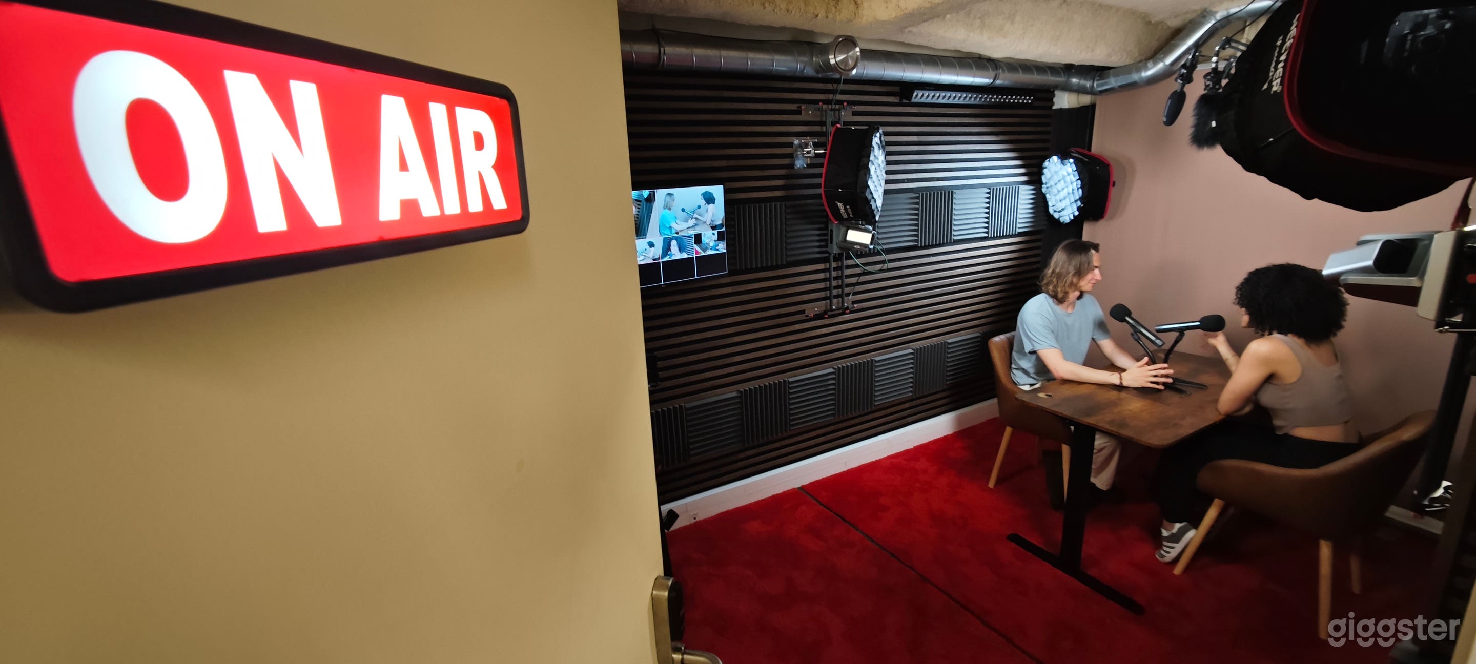 Photo de Studio de podcast dynamique et immersif 2