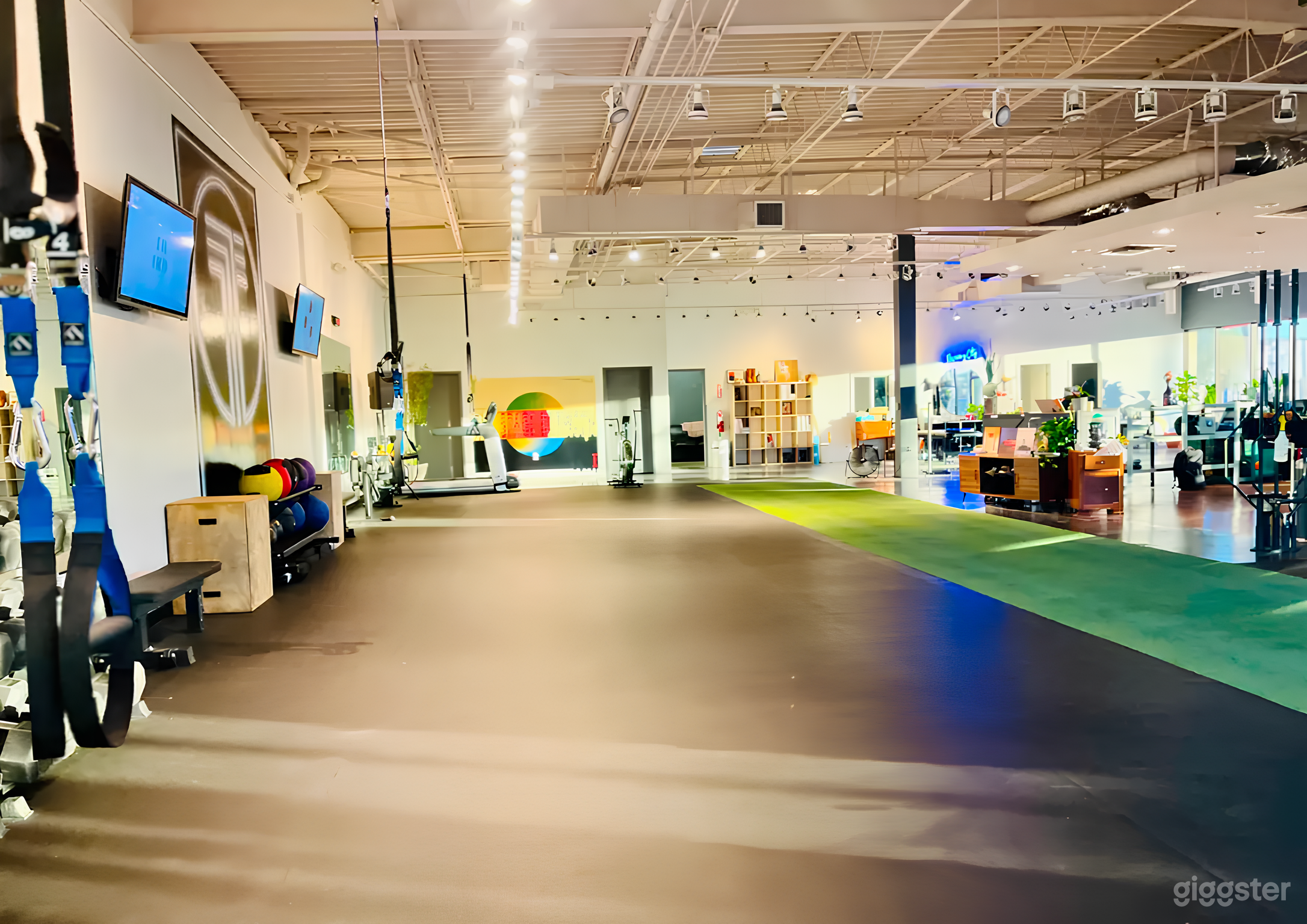 Large Arcadia Studio with Open Space and Natural Lighting Photo 3