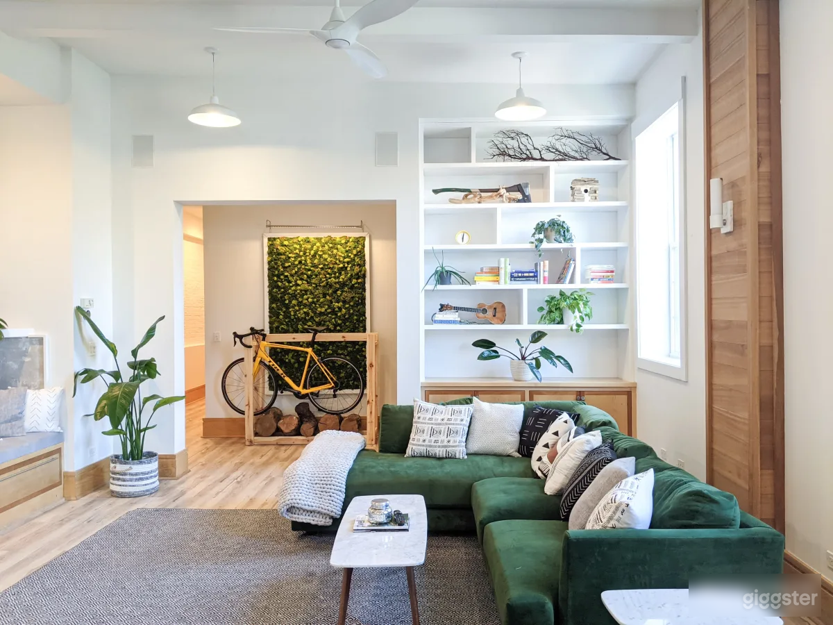 Bright, Tranquil Lifestyle Oasis in Chicago Photo 2