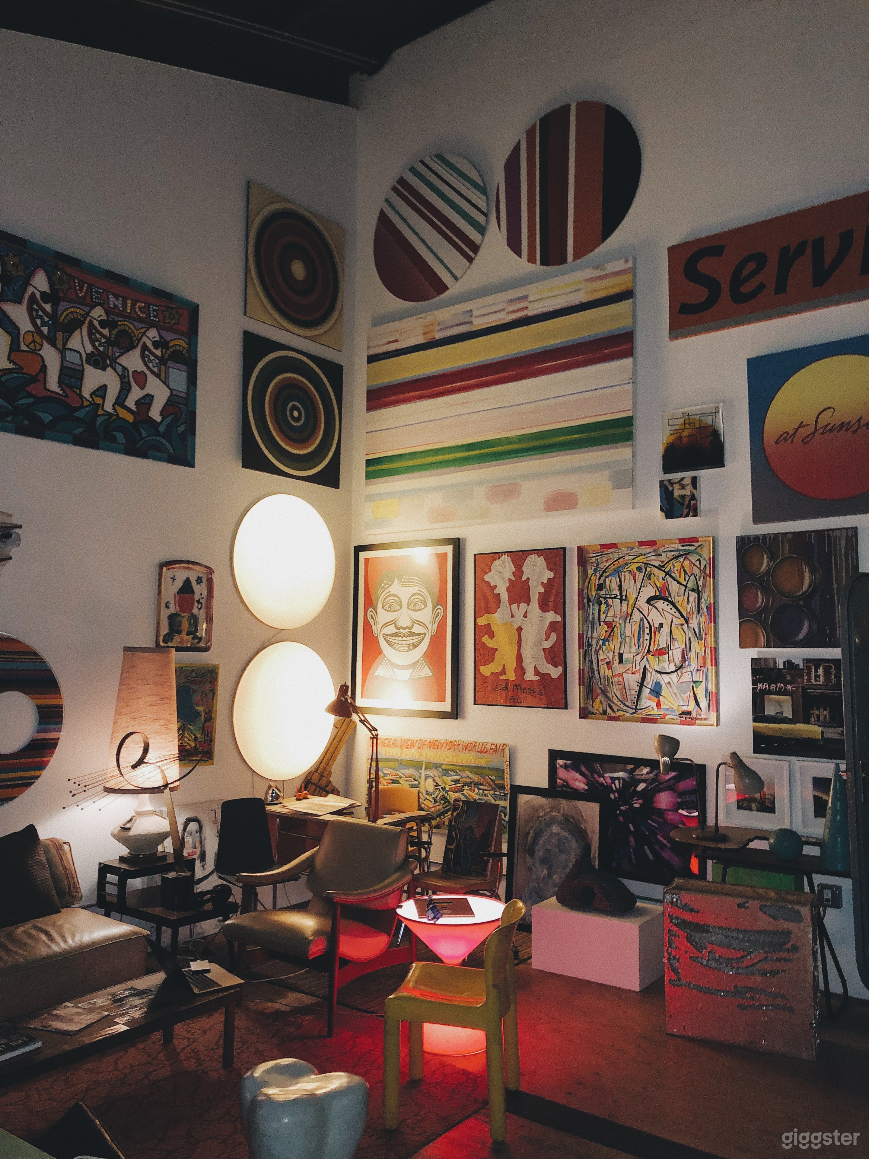 Creative Atmosphere in Hidden Venice Art Studio Photo 3