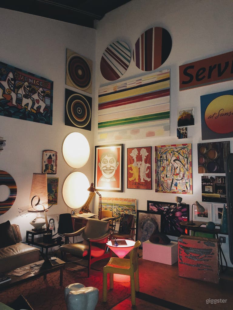  Creative Atmosphere in Hidden Venice Art Studio 