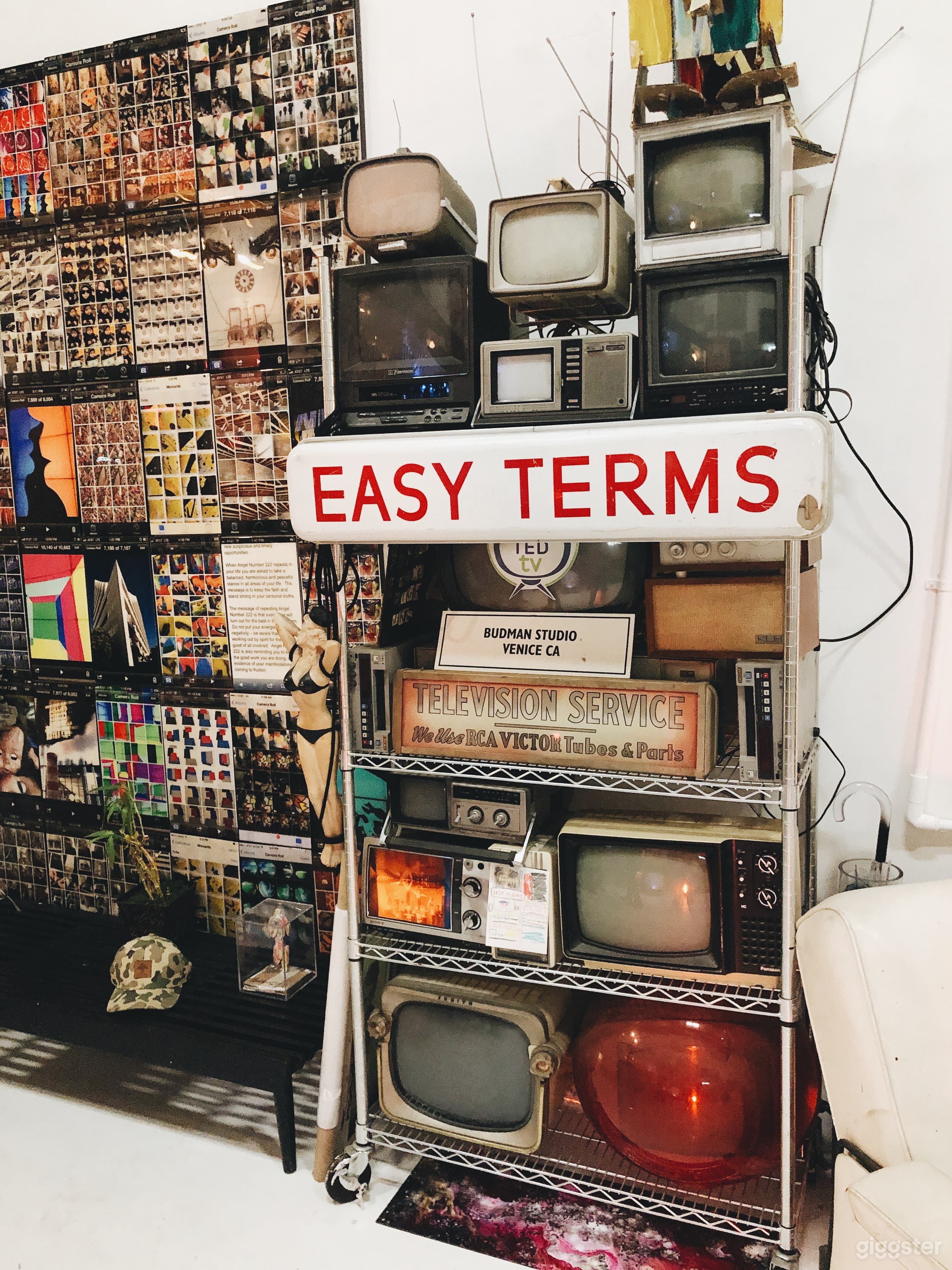 Creative Atmosphere in Hidden Venice Art Studio Photo 4