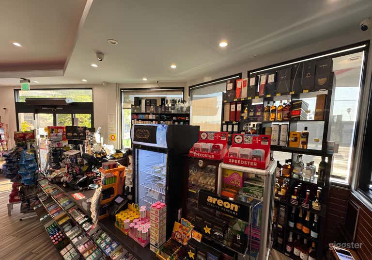  Bright and Wonderful Retail Store 