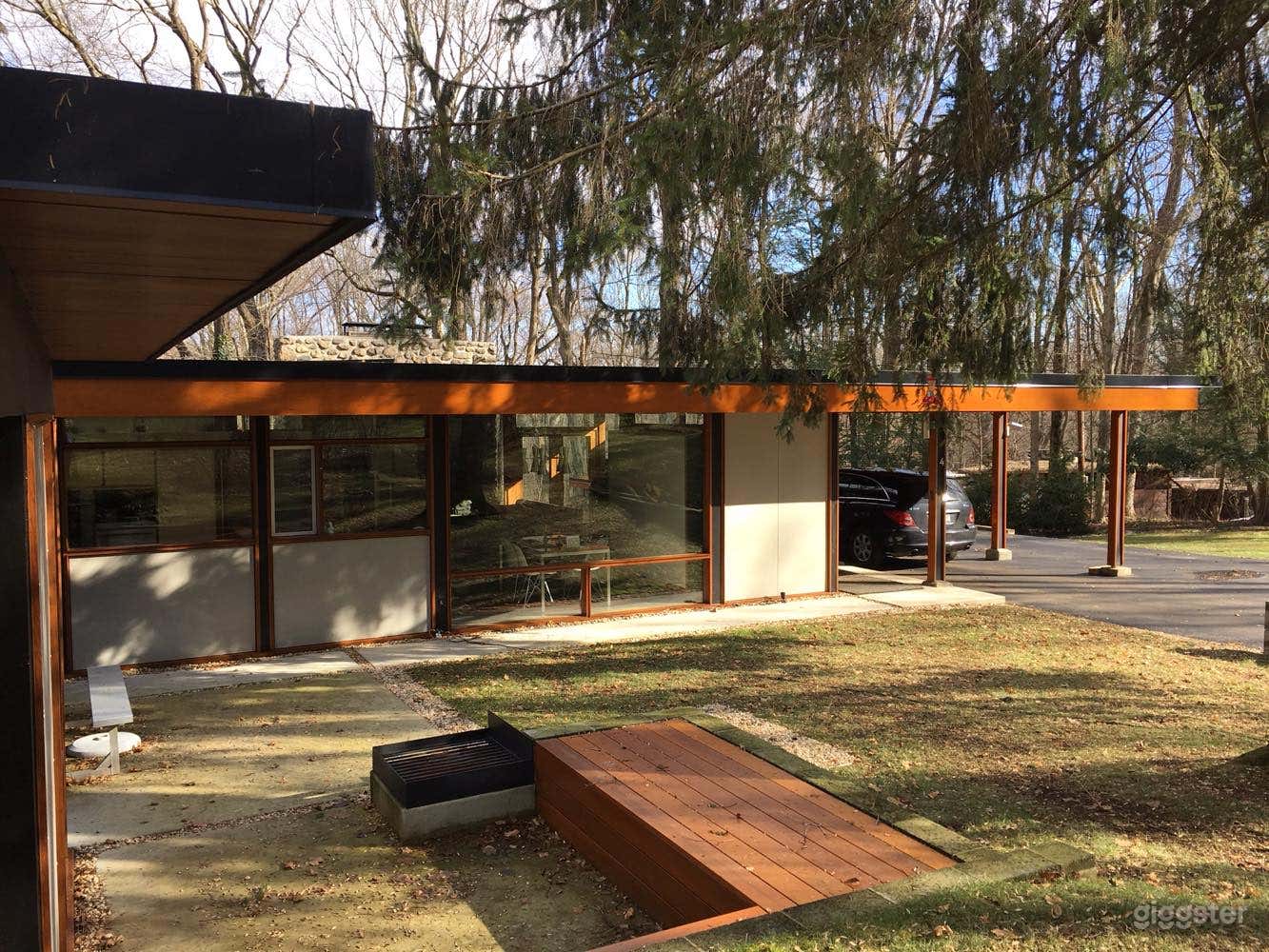 Authentic Mid-Century Modern home Photo 1