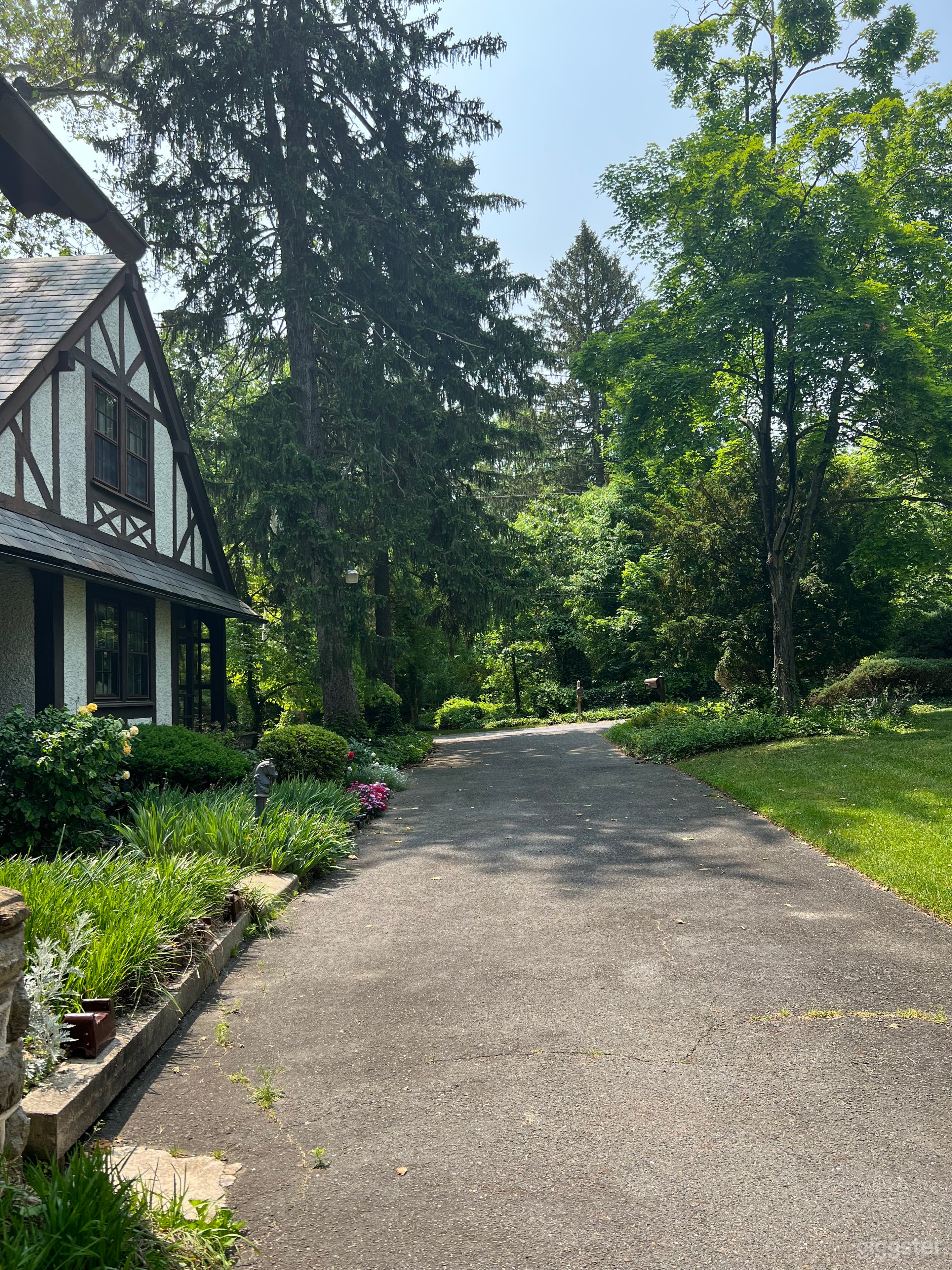 Long driveway, parking on premises for 12 cars
