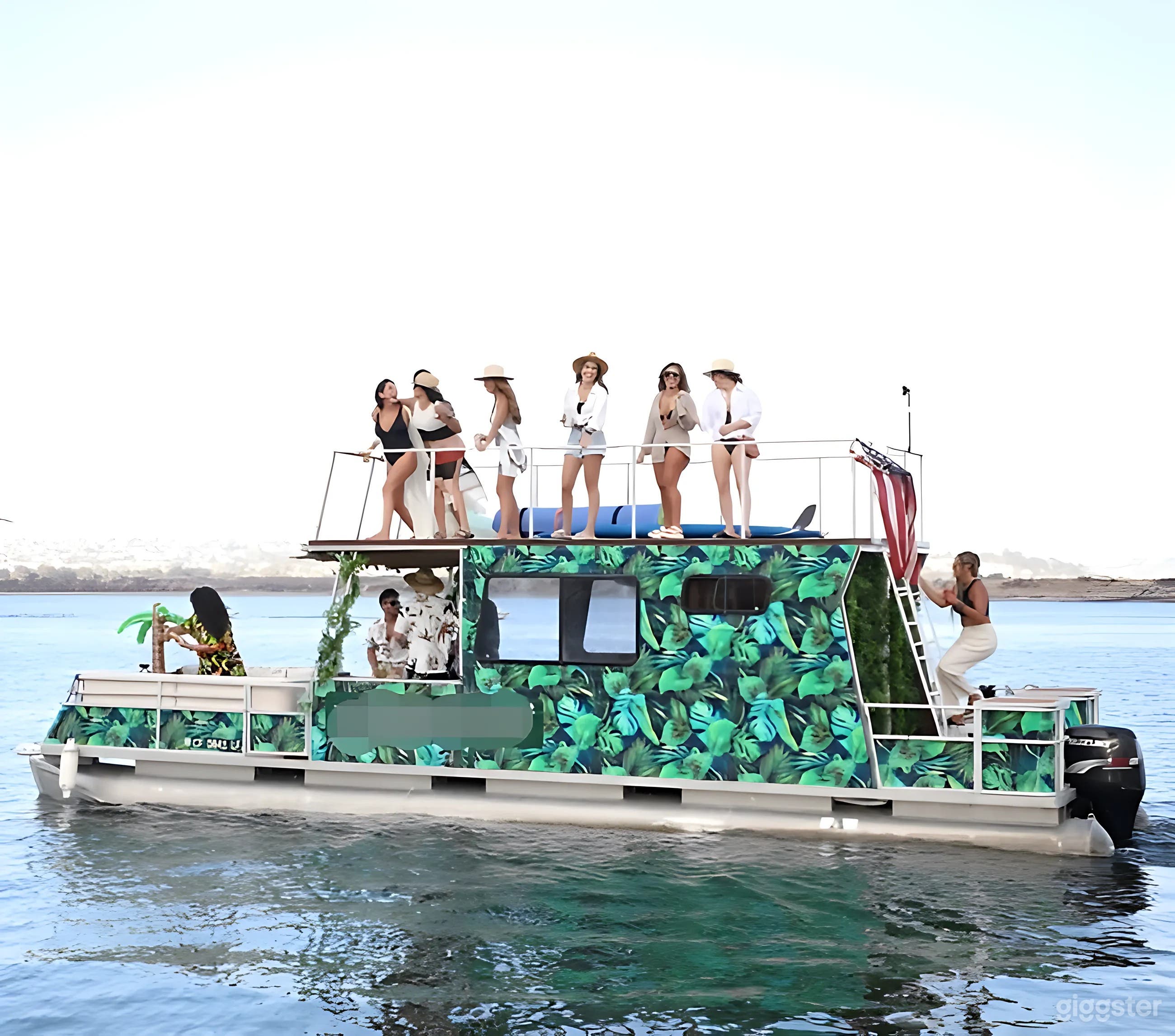 32' Pontoon - The Island Time Photo 2