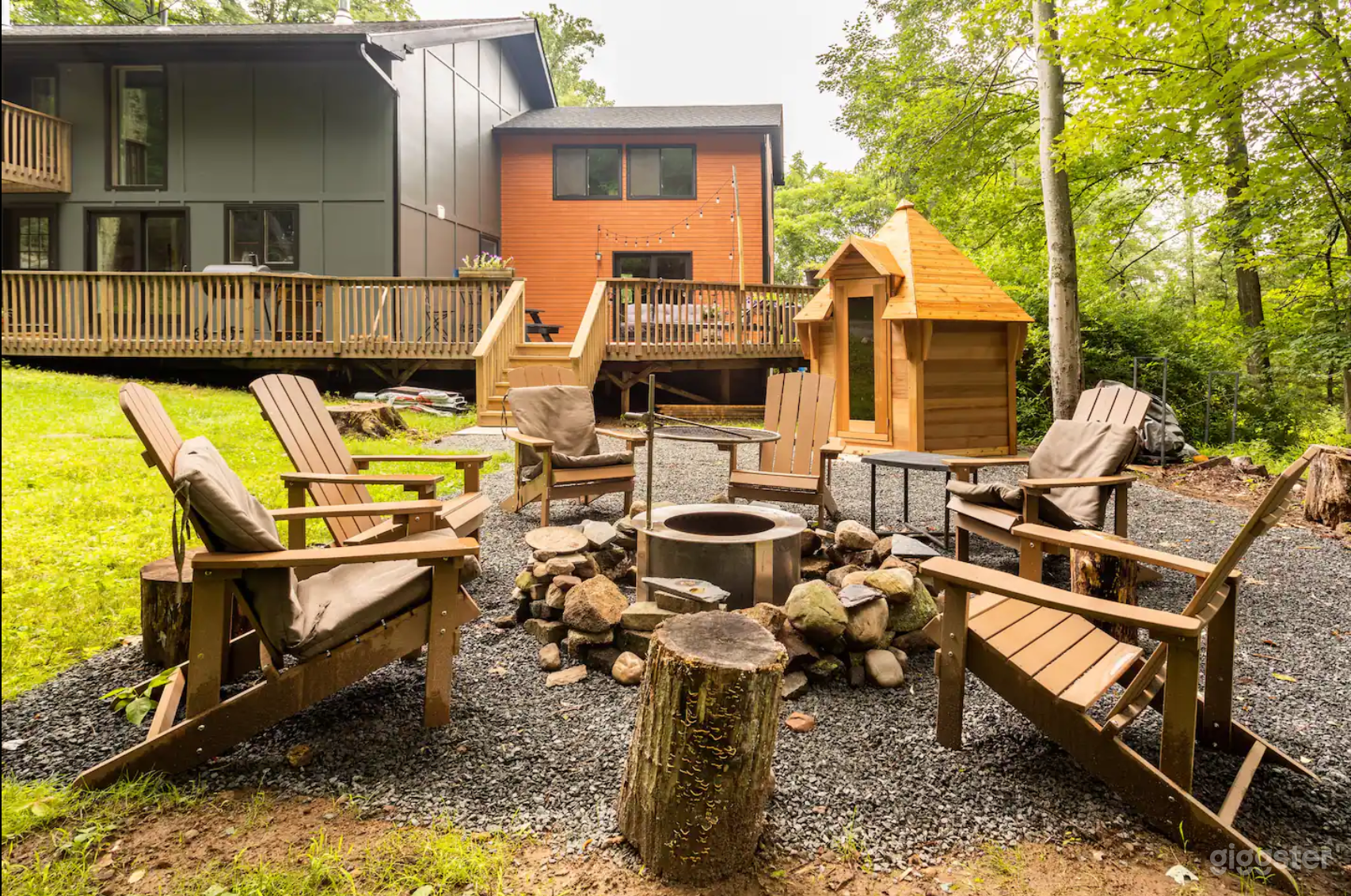 Modern meets Rustic in 2400 Sq Ft Home! Photo 3