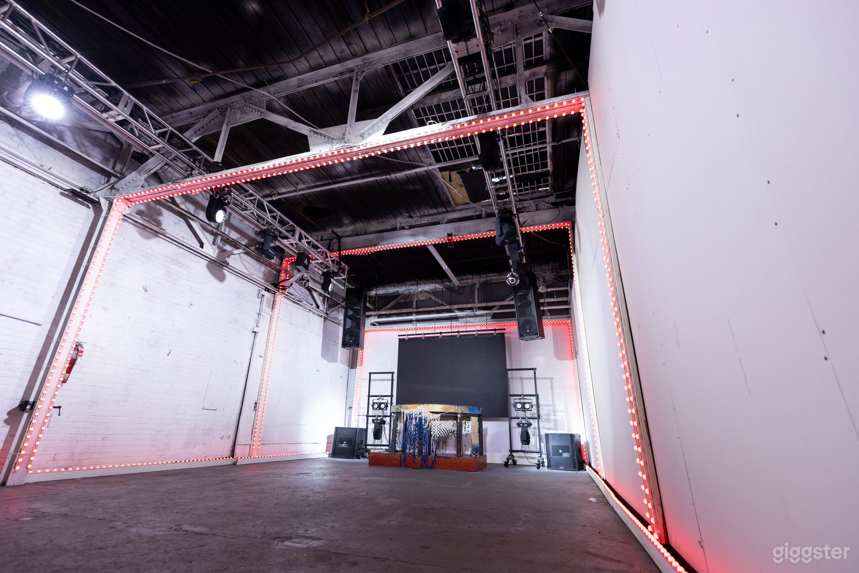 Warehouse Studio Photo 4