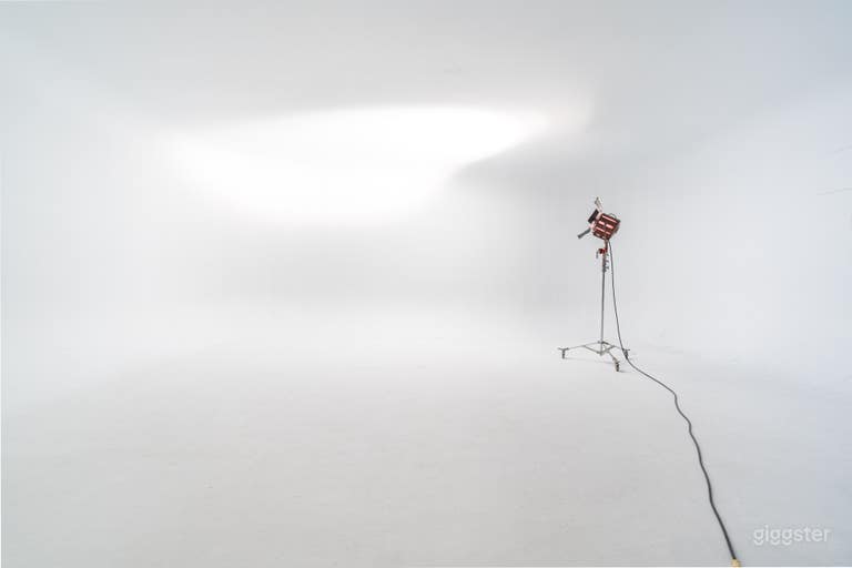  Spacious Production Studio in New Center 