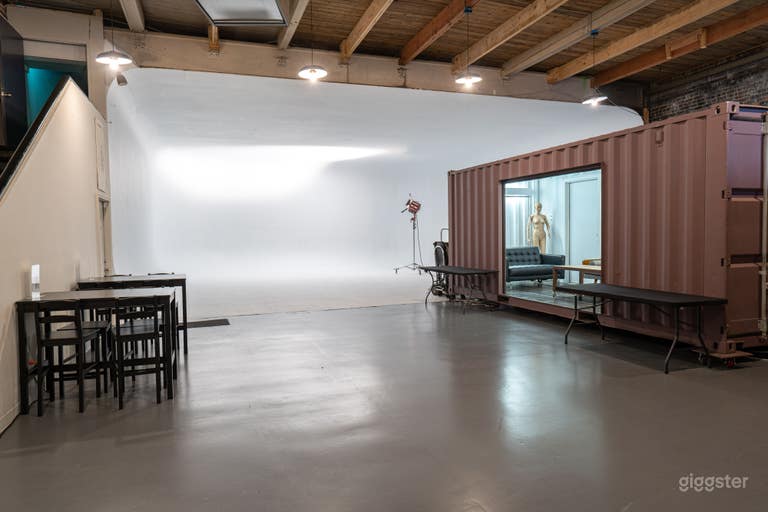  Spacious Production Studio in New Center 