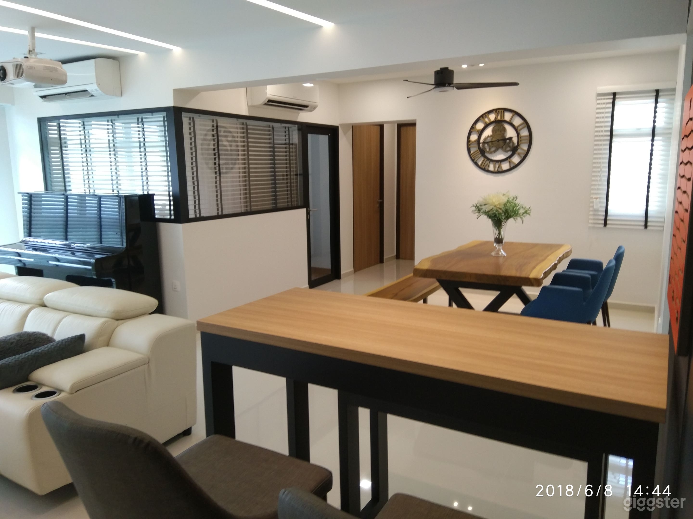 JacuzziTub/PoolTableFoosBall/1600sf  Photo 3