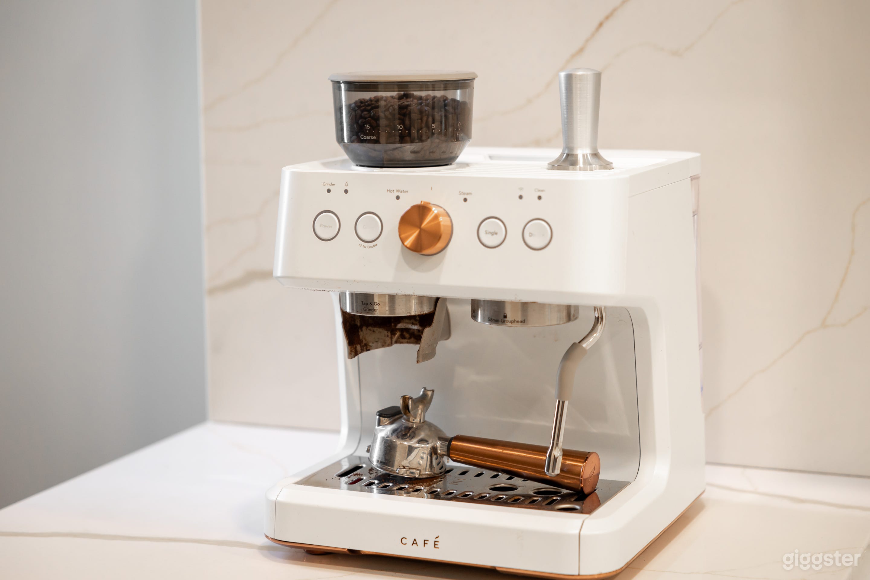 Modern Stylish Apartment in a House Photo 4