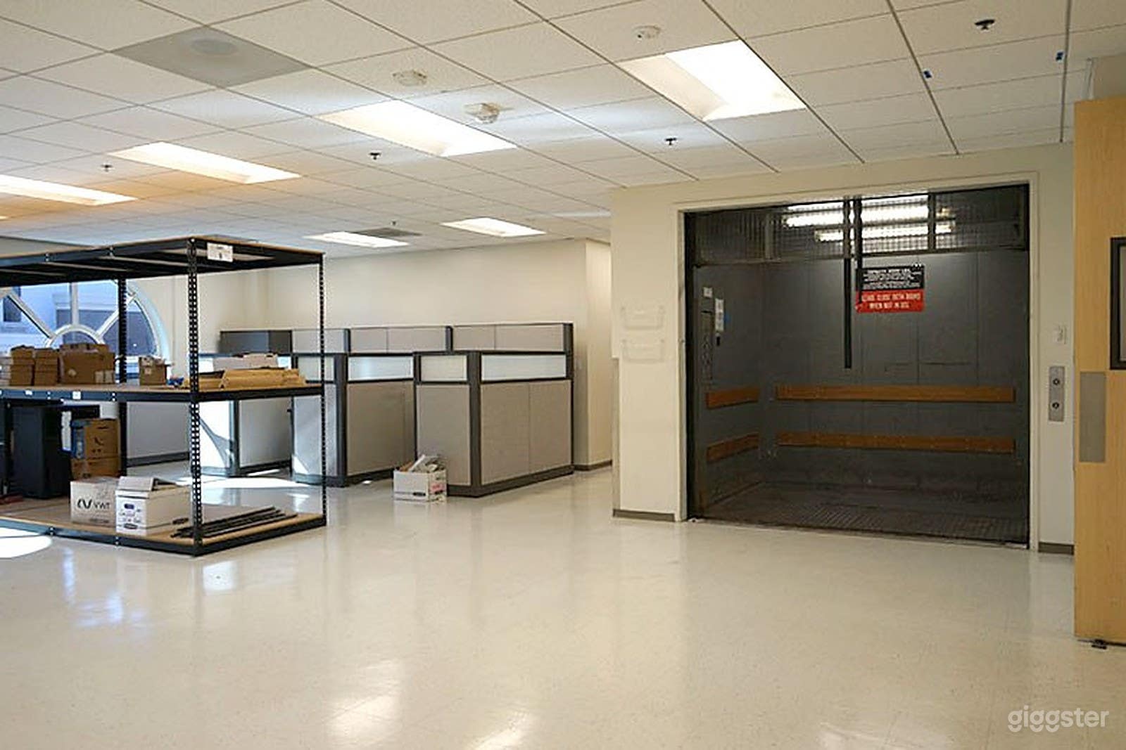 Modern Laboratory / Medical Space with Office Photo 2