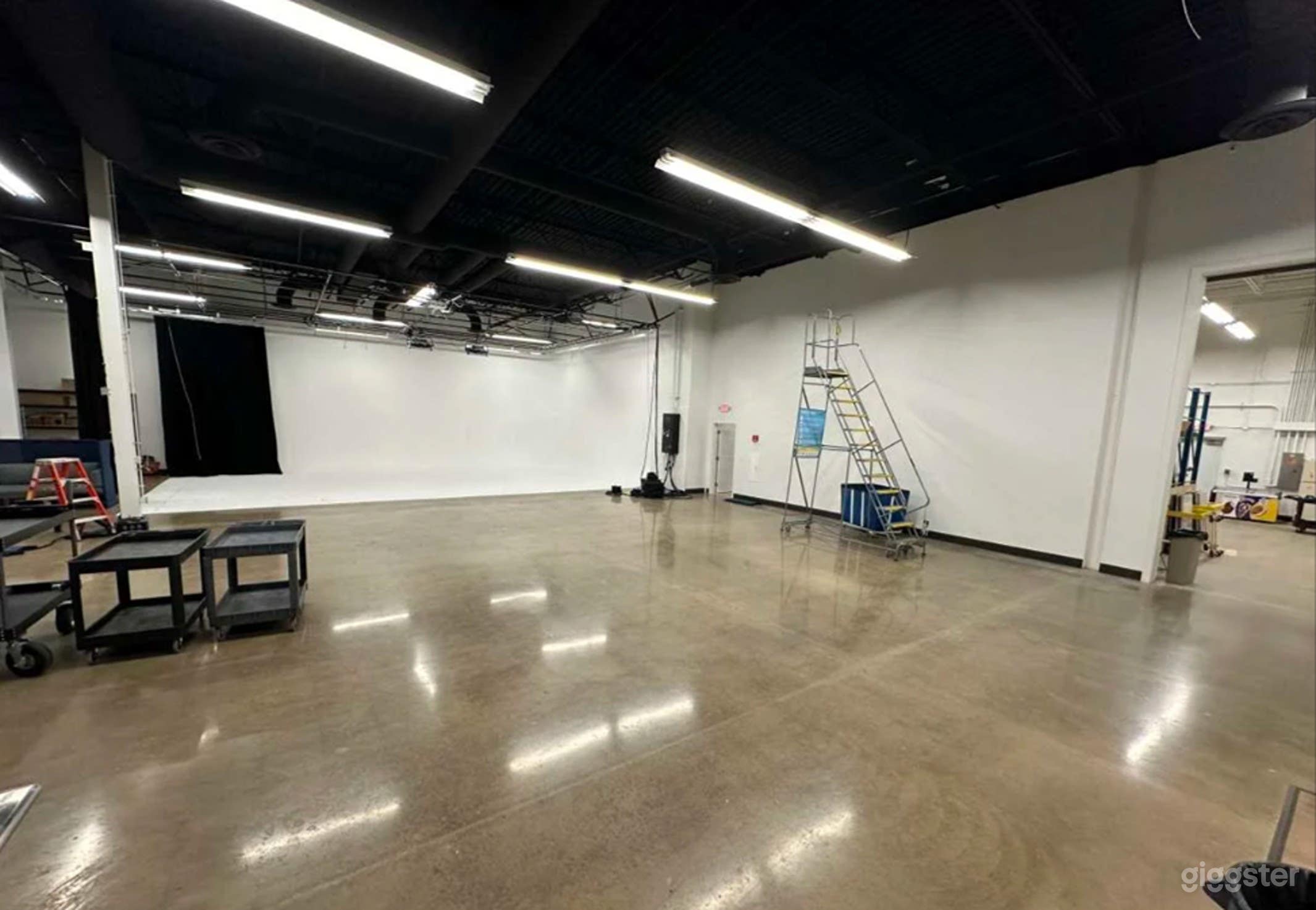 Multi-Million Dollar State-Of-The-Art Studio Space Photo 3
