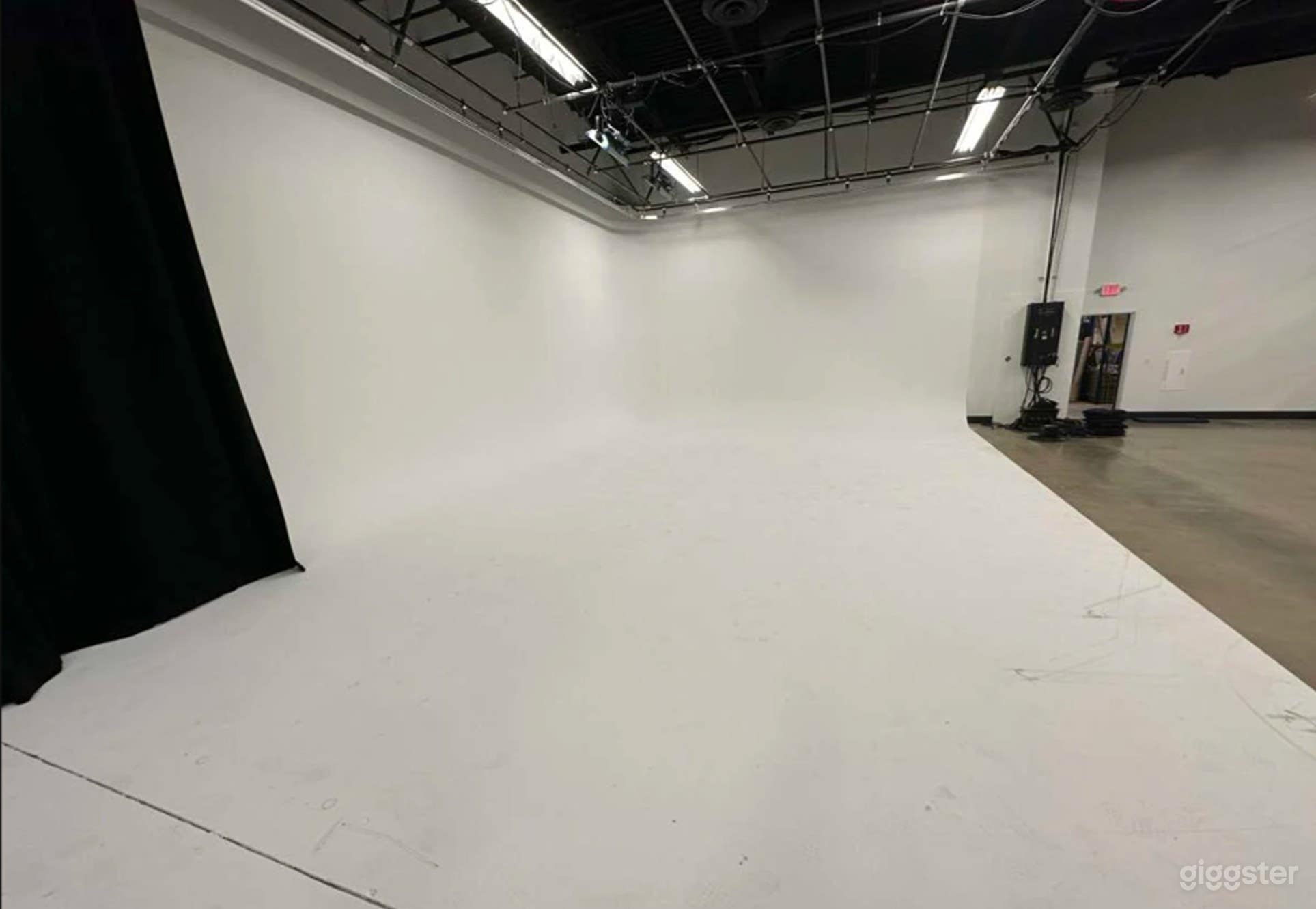 Multi-Million Dollar State-Of-The-Art Studio Space Photo 2