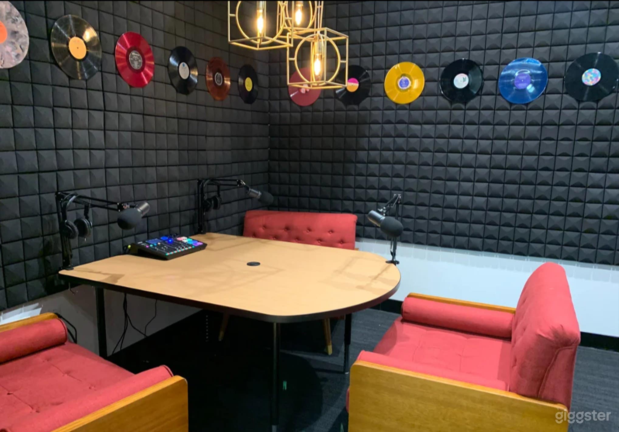 Las Colinas Podcast Recording Studio Photo 2