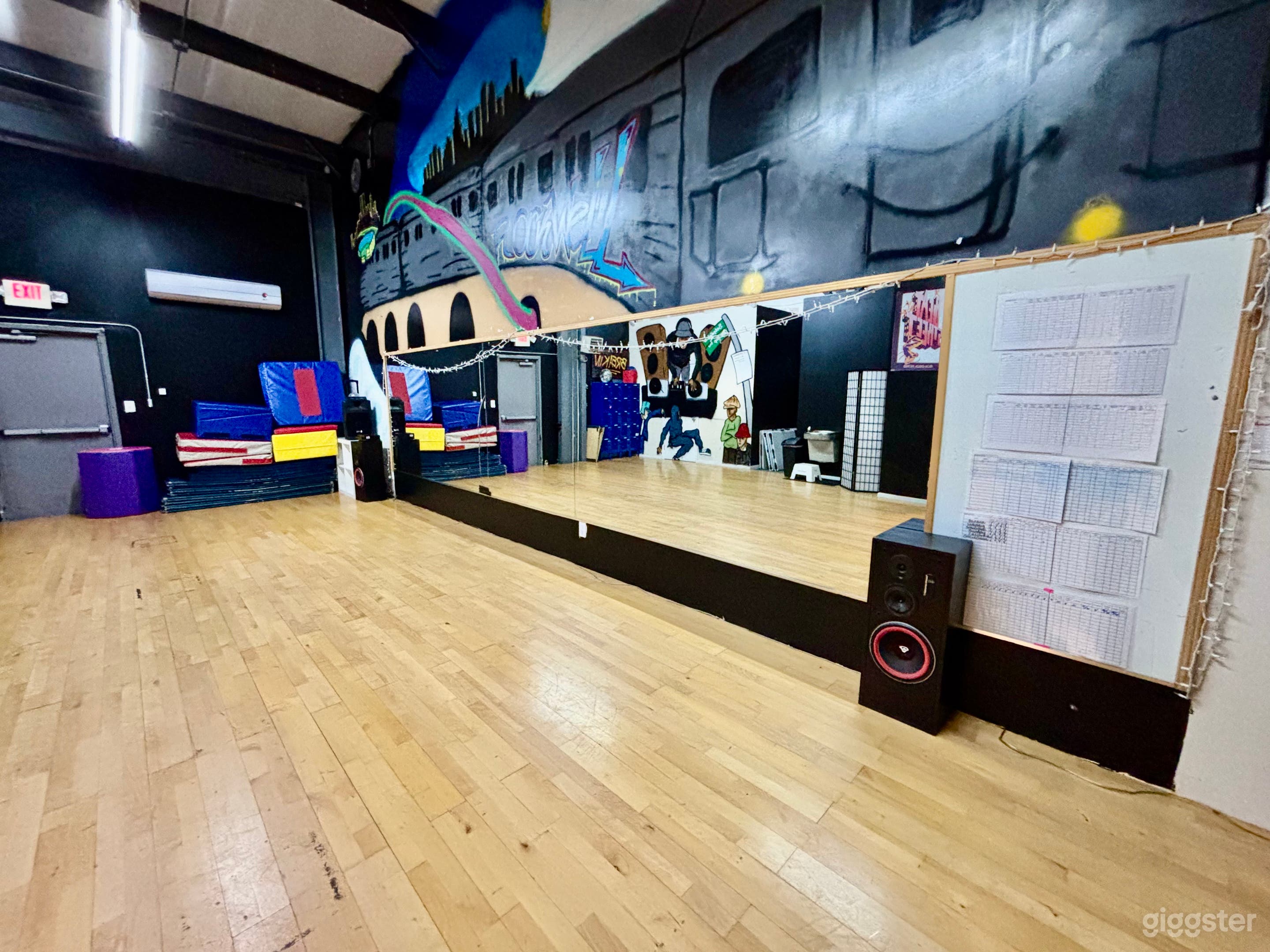 Dance studio space Photo 3