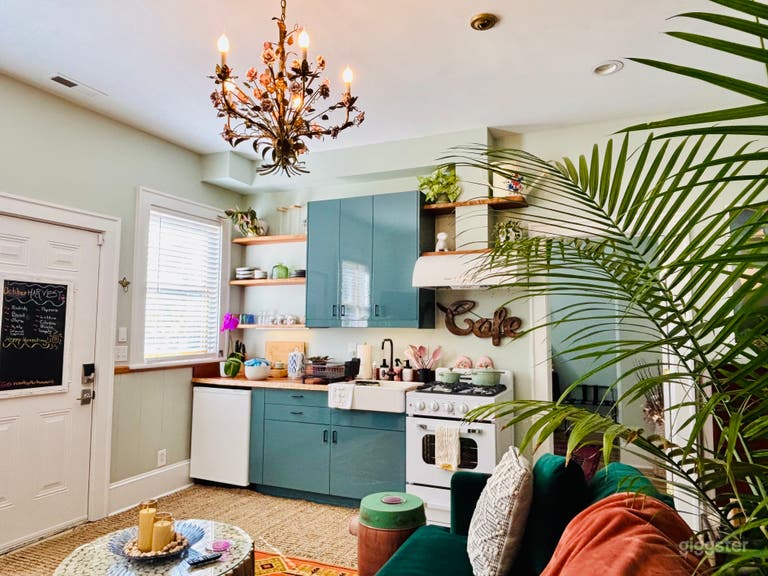  Oasis in the City: Urban MicroFarm, Spa & Retreat 