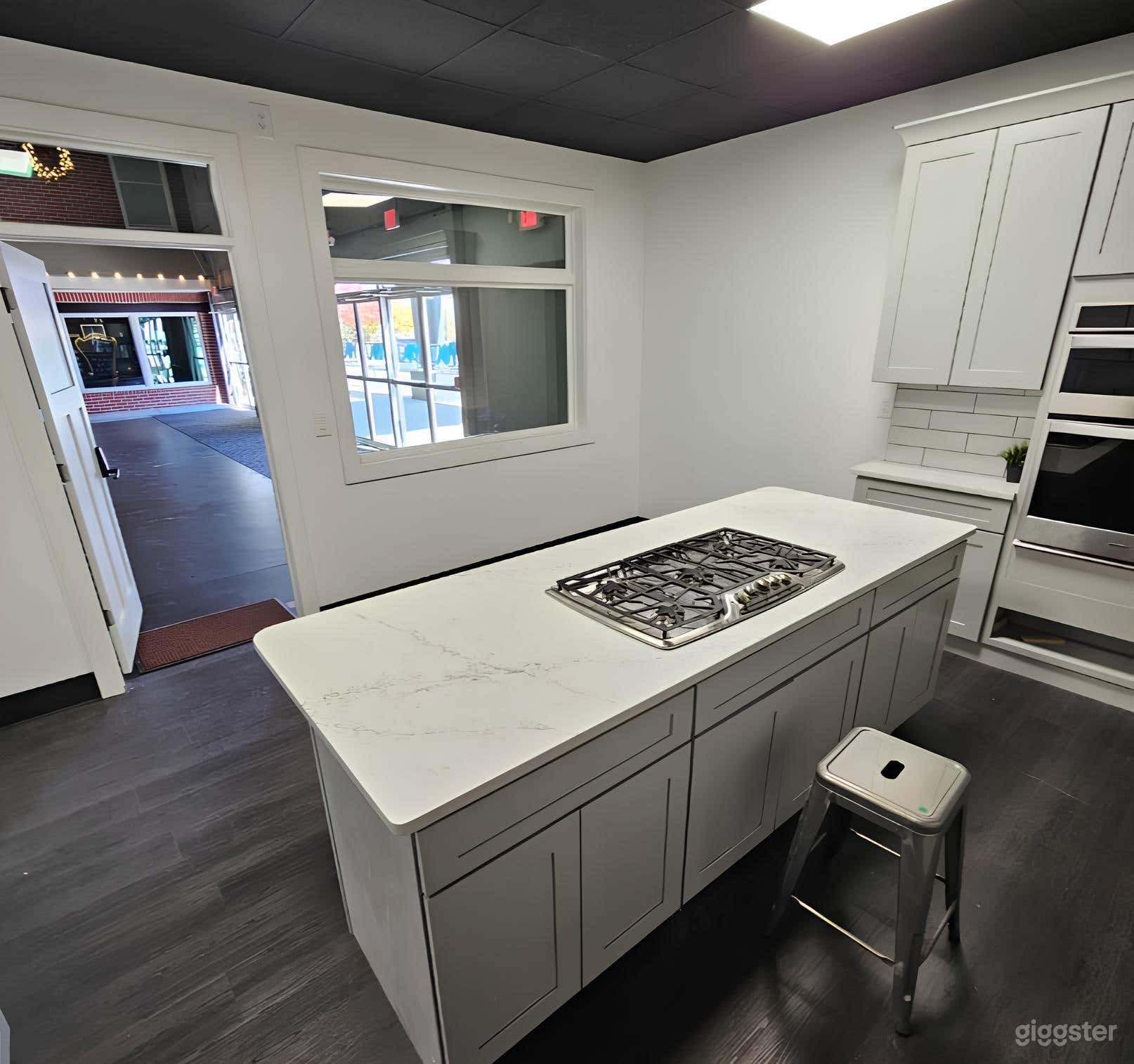 Beautiful Kitchen Studio Photo 4