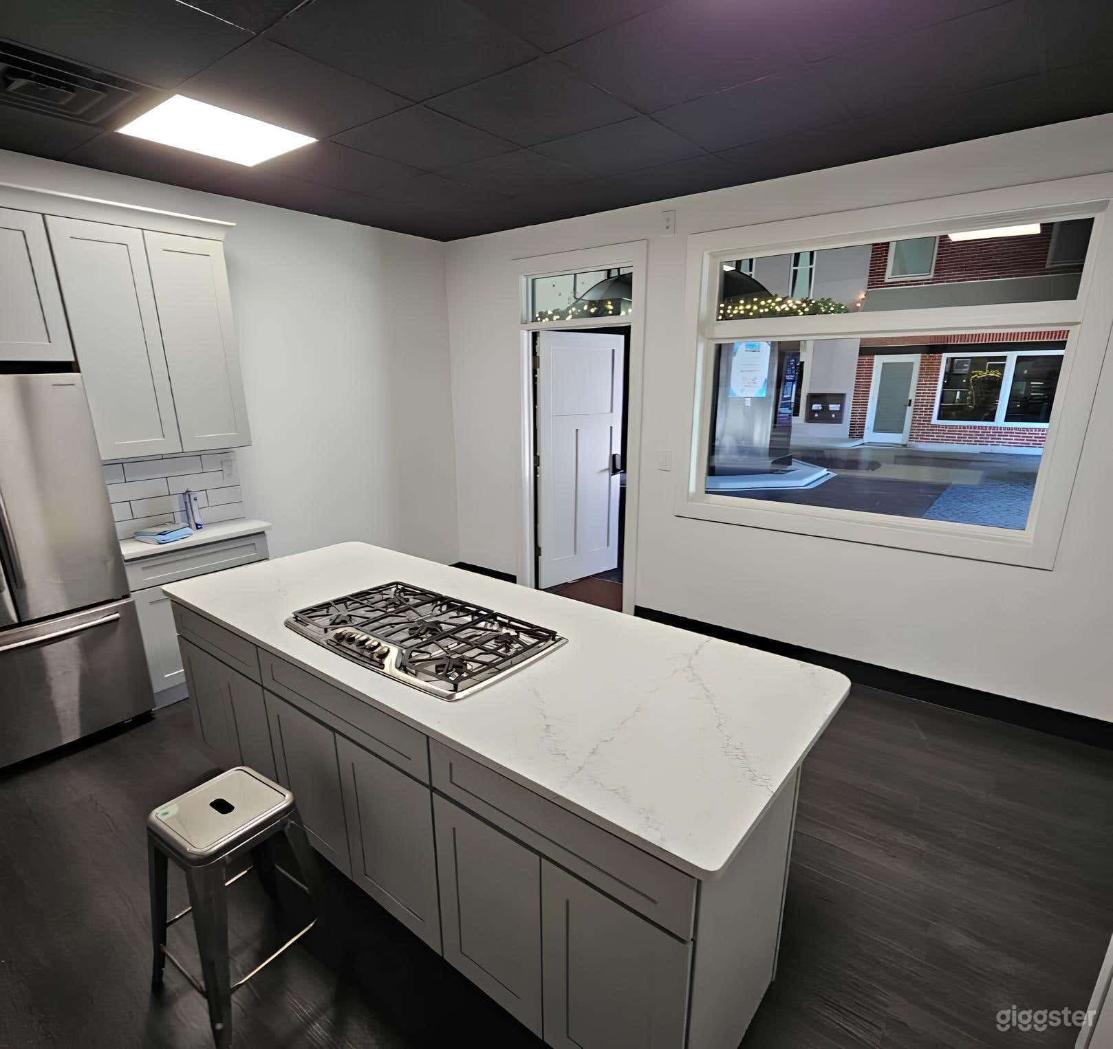 Beautiful Kitchen Studio Photo 3