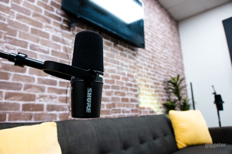  Modern Podcast Room 