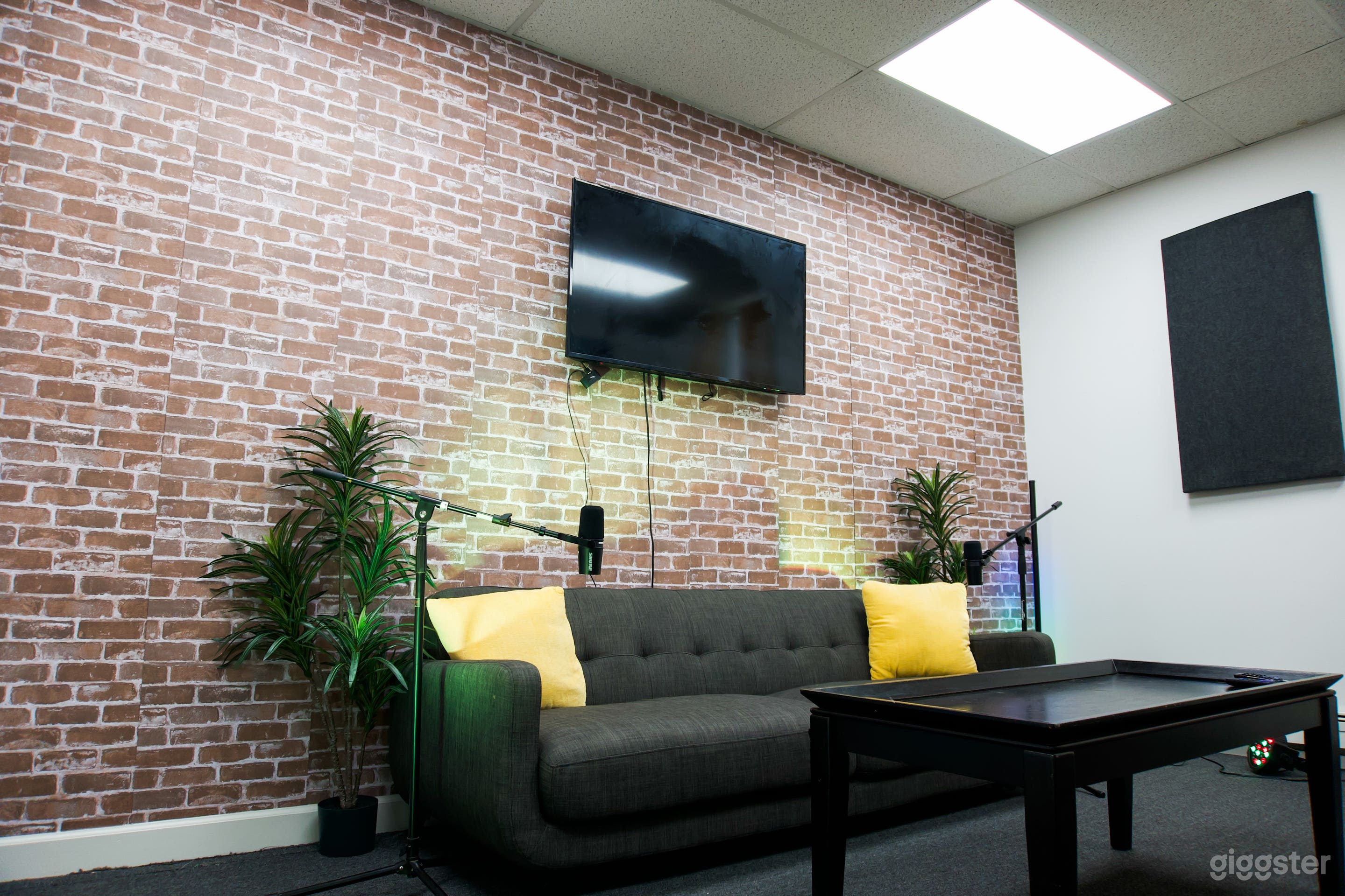 Modern Podcast Room Photo 2