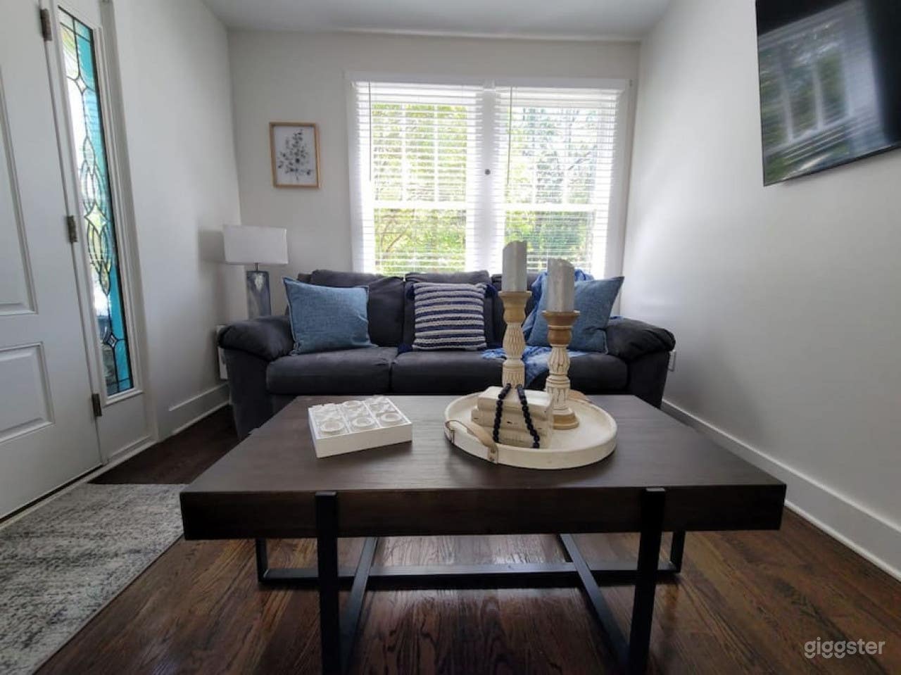 Dreamy 3BR Home with Yard  Photo 2