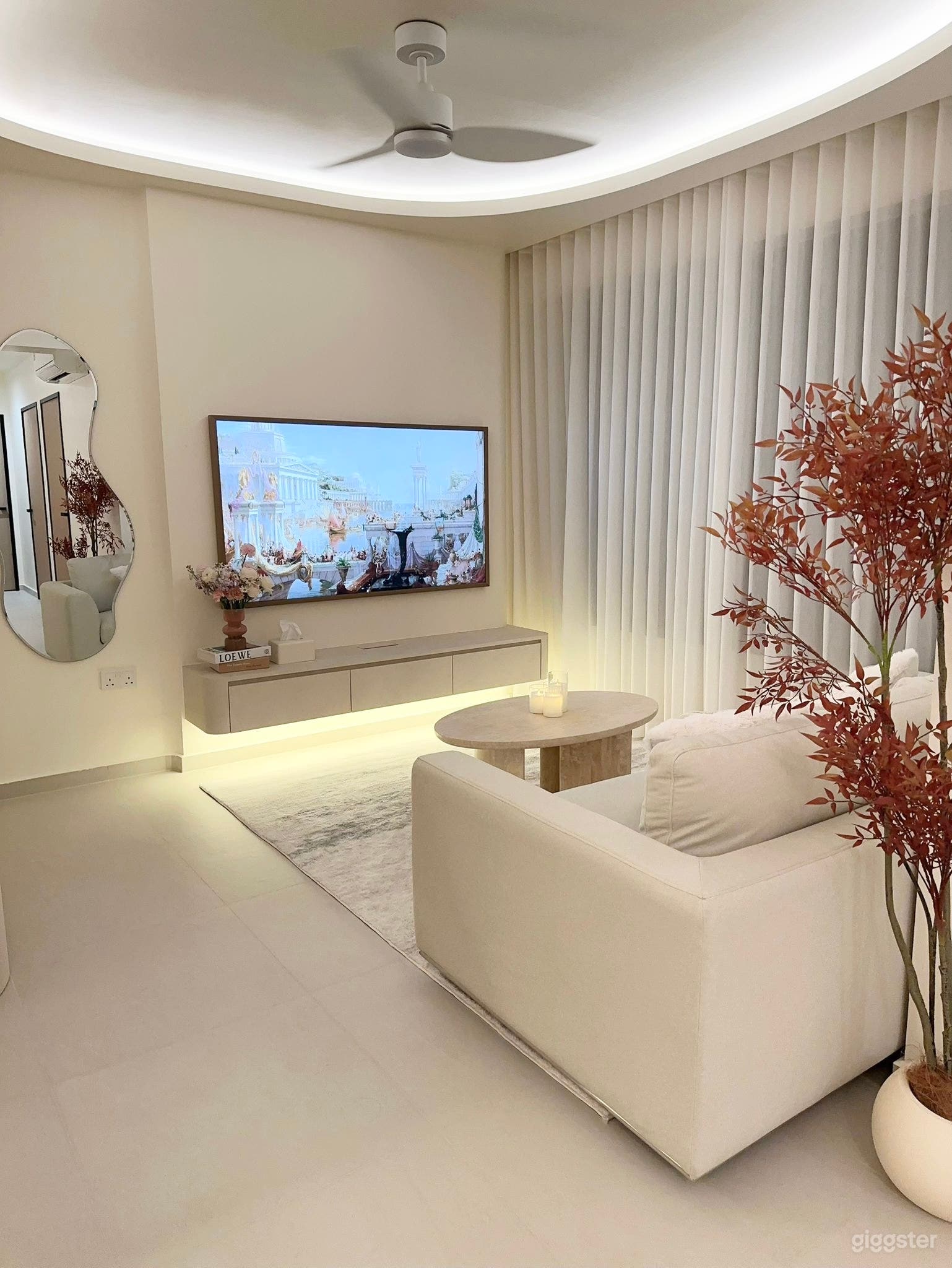 Elegant Minimalist Home with Warm Neutral Interiors Photo 1