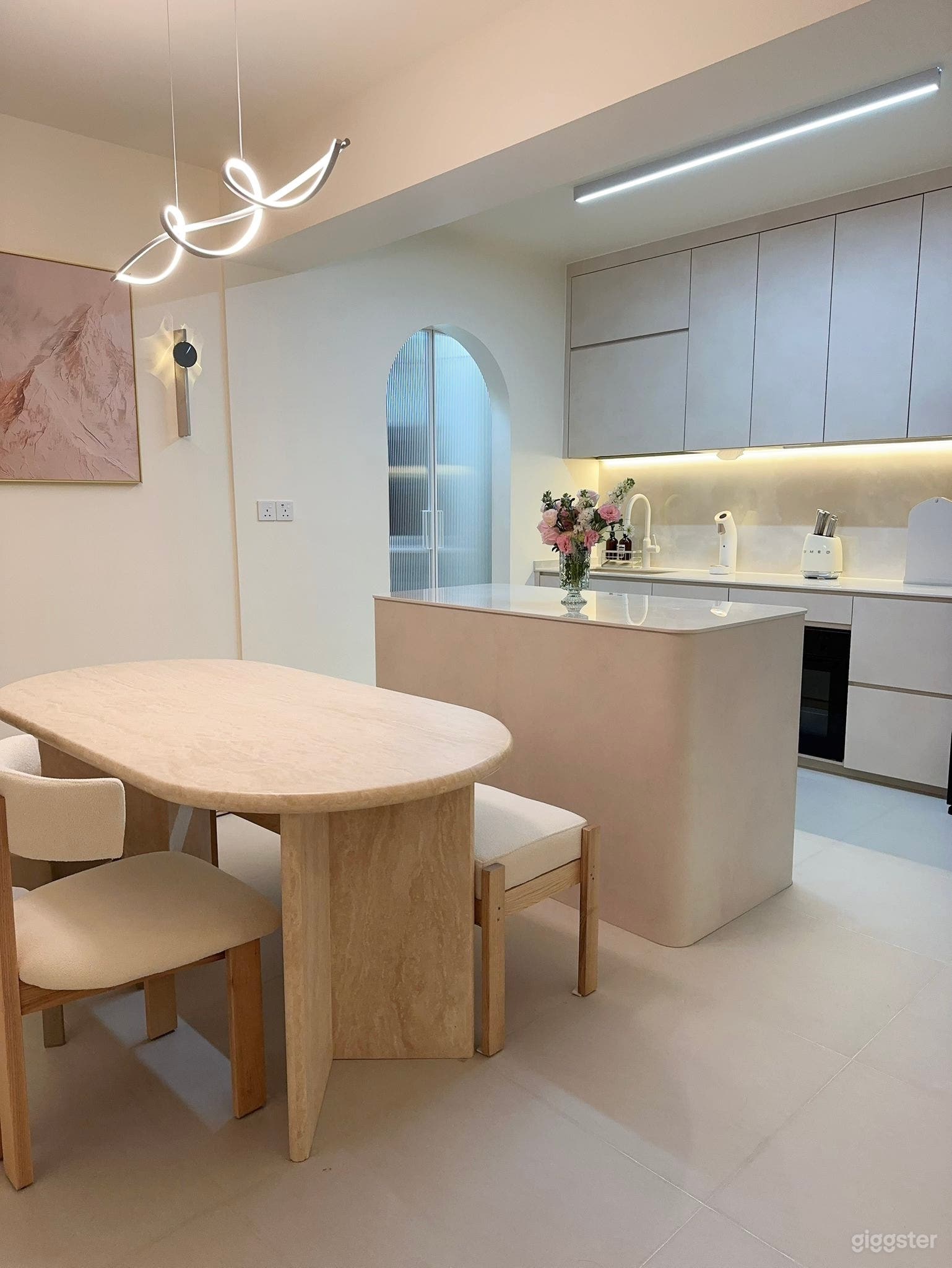 Elegant Minimalist Home with Warm Neutral Interiors Photo 2