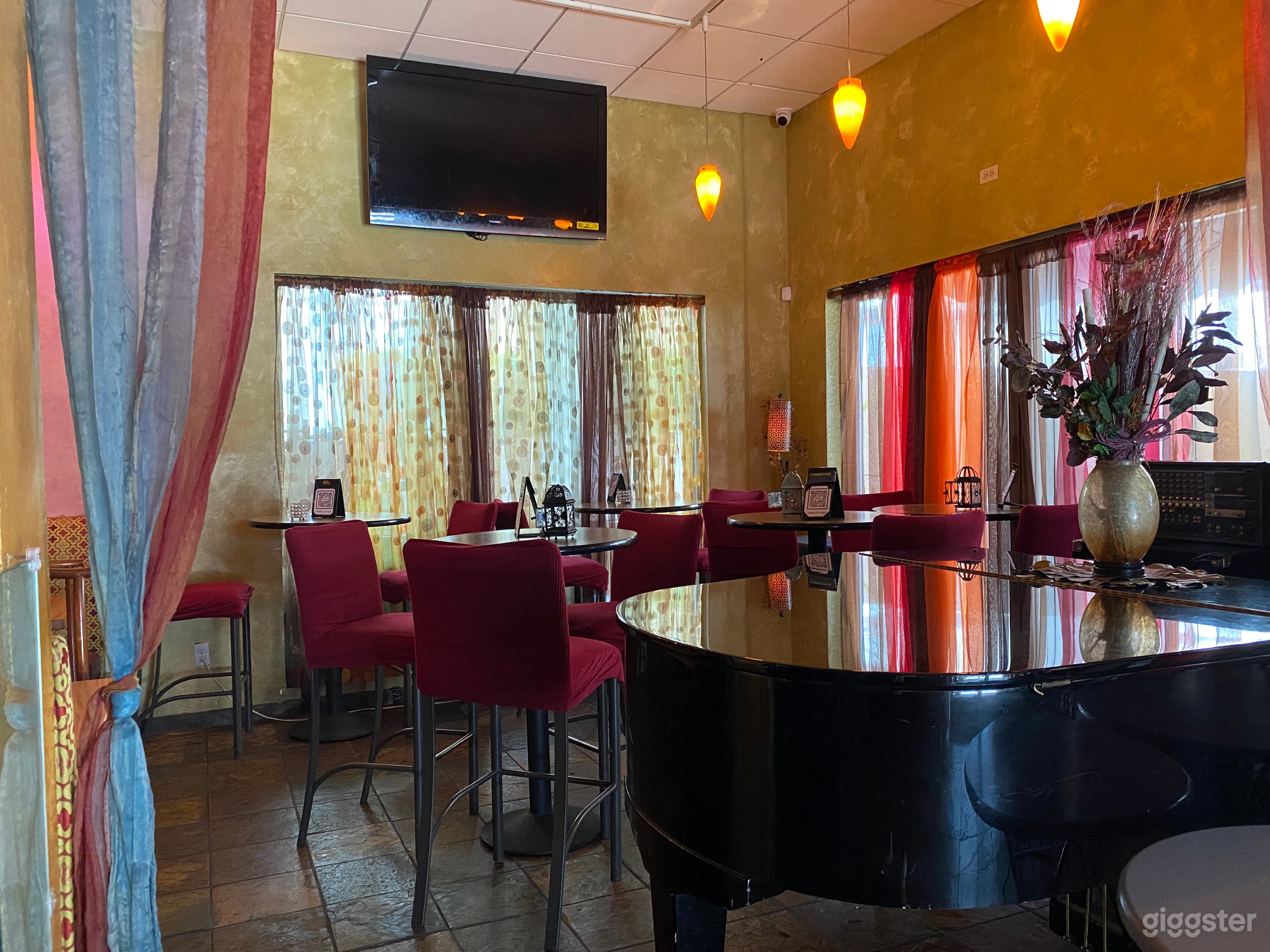 Colorful Dinette &amp; Meeting Room Setup in San Francisco Photo 4