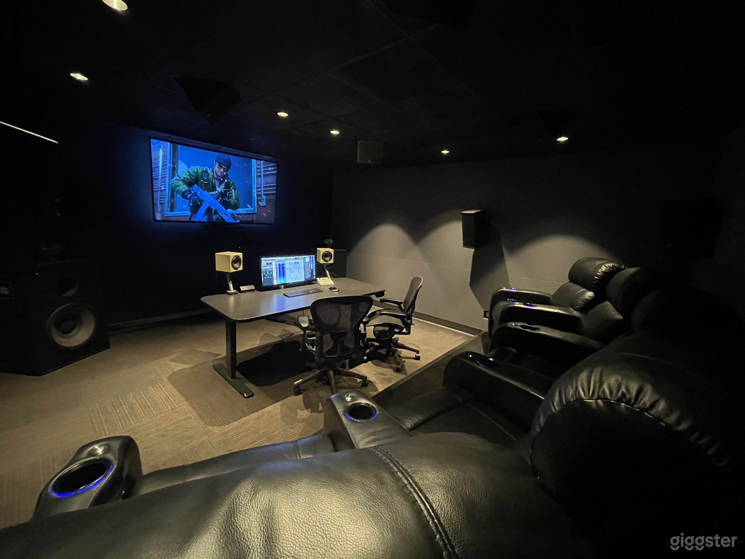 Cozy House with Large Yard | Recording Studio | Complete Amenities in Los Angeles Photo 3