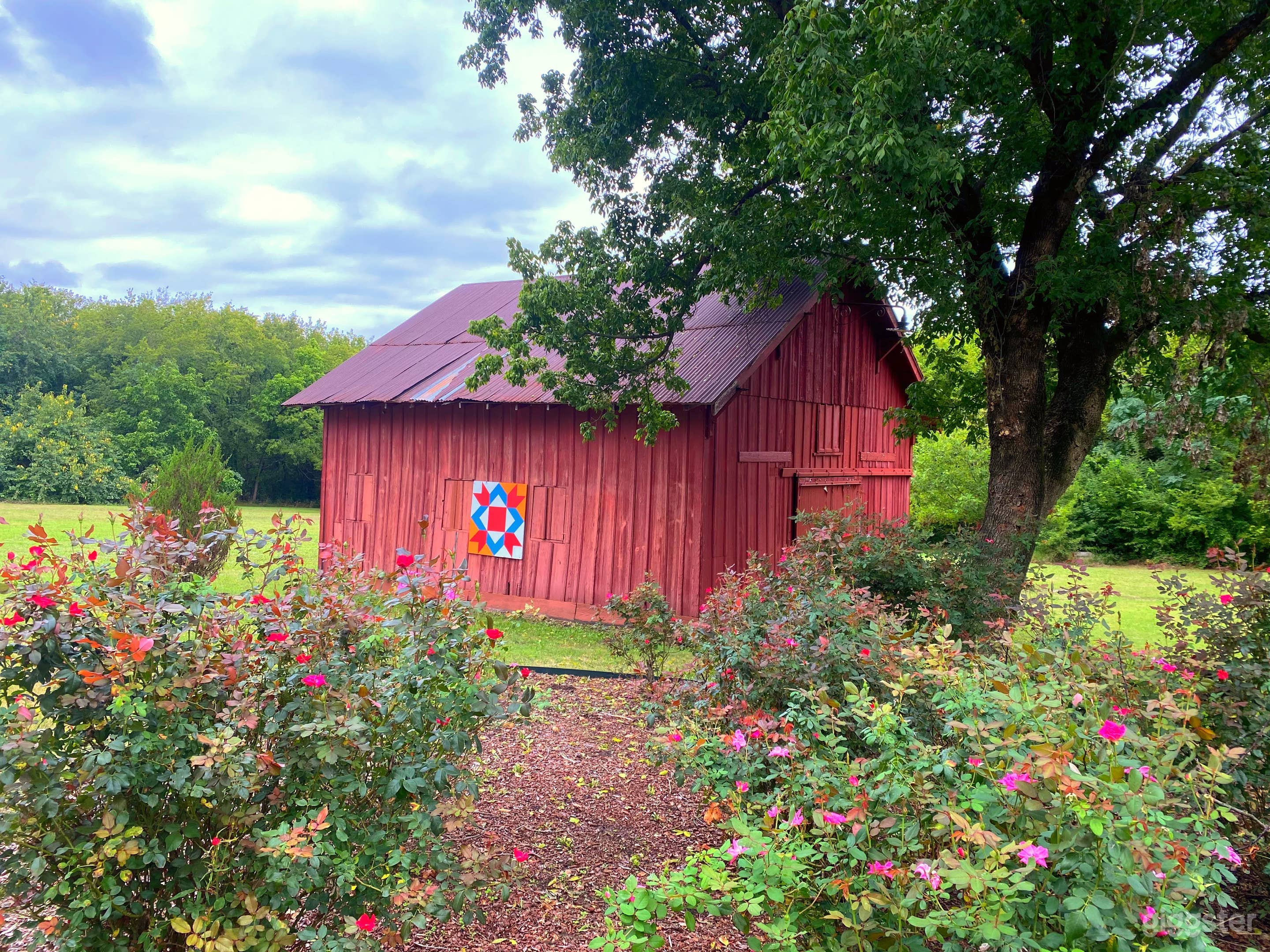 1880 Victorian Manor with On-Site Lodging Photo 3