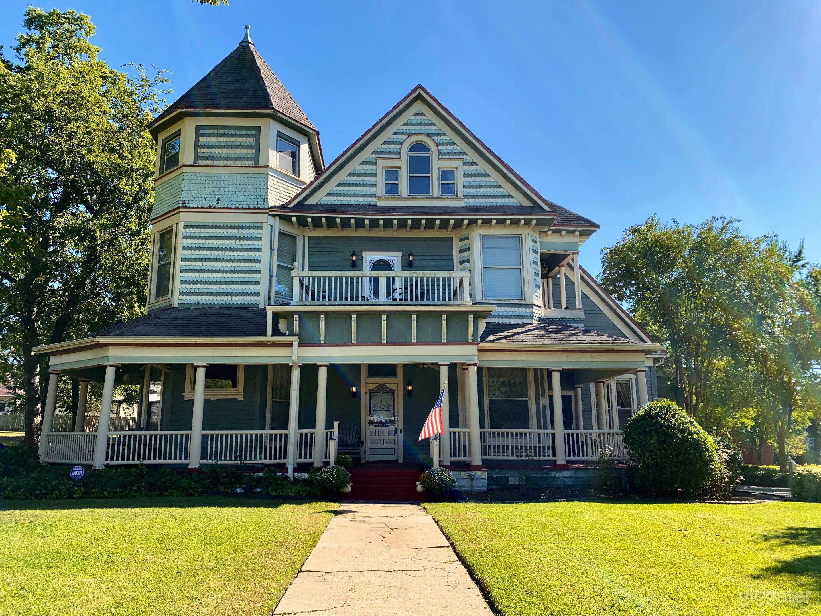 1880 Victorian Manor with On-Site Lodging Photo 1