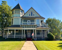  1880 Victorian Manor with On-Site Lodging 