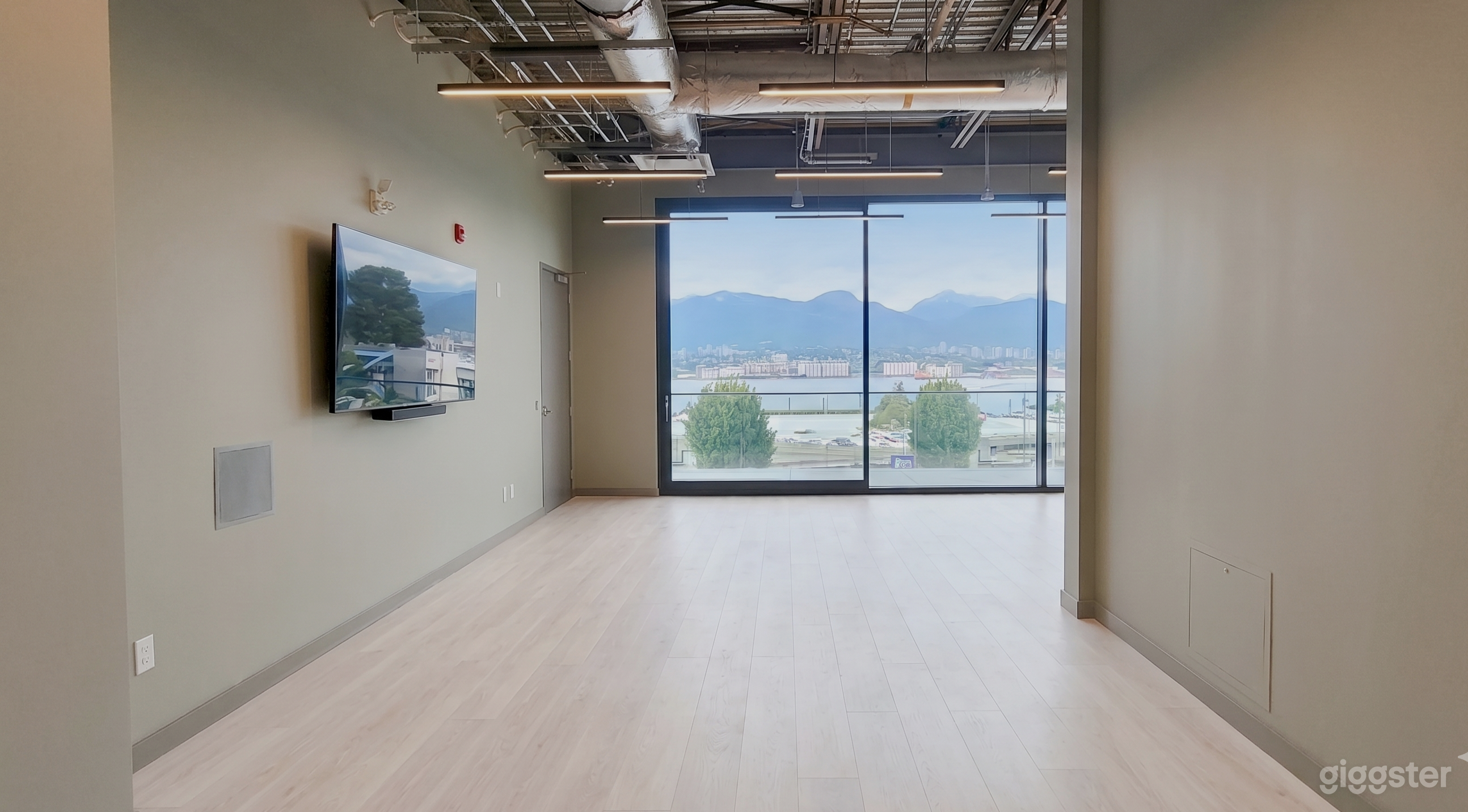 Event Lounge | 540 Sq Ft | Multi-Use Room Photo 1
