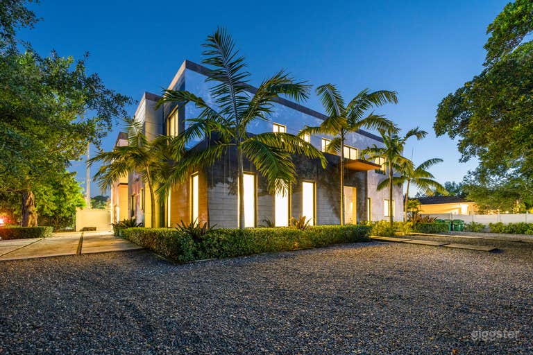  VILLA DIOR - LUXE WATERFRONT FILM HUB 