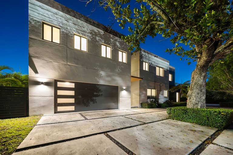  VILLA DIOR - LUXE WATERFRONT FILM HUB 