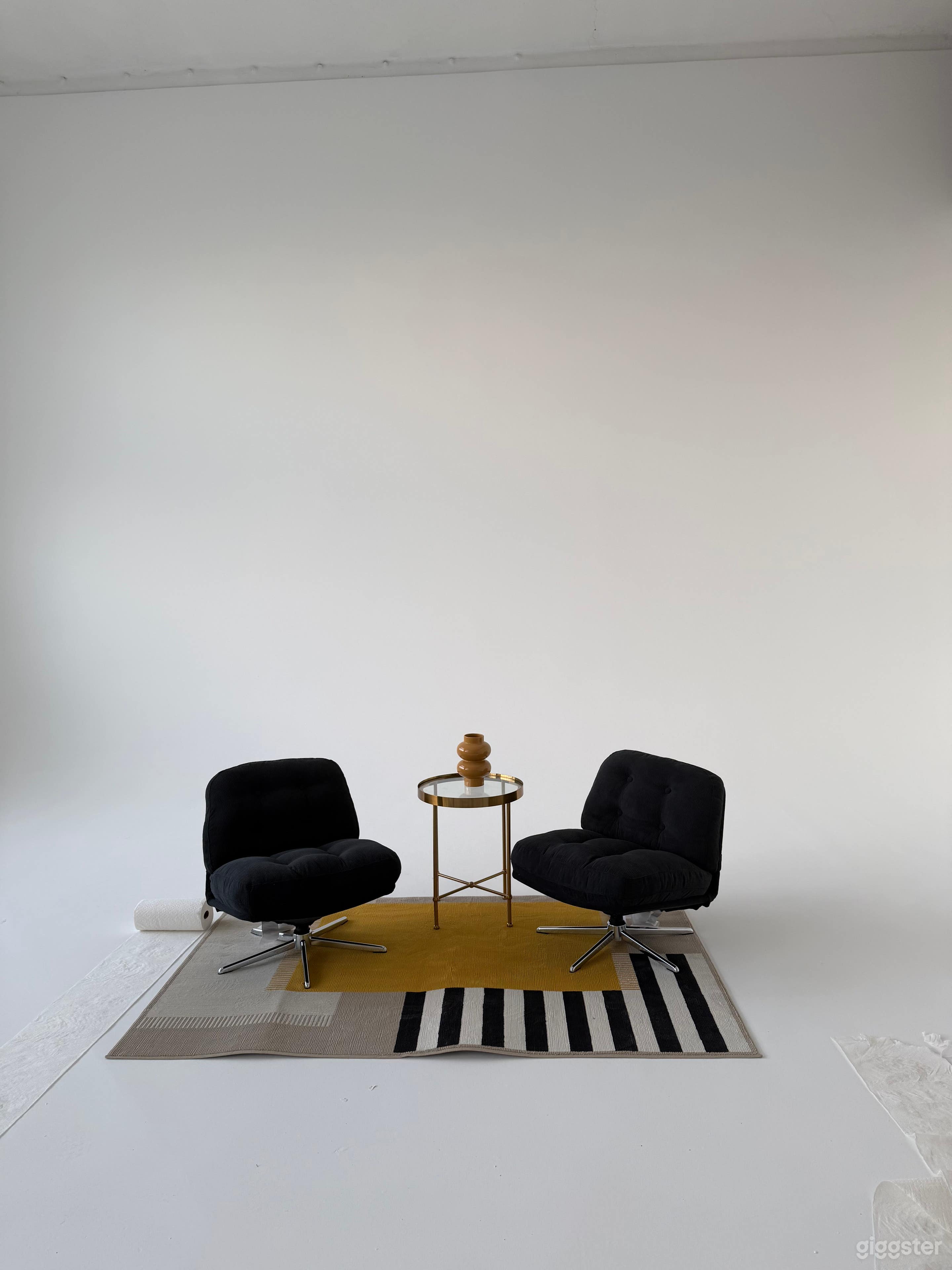 Minimal White Photo Studio | ±2,000 SF | Hollywood Photo 2