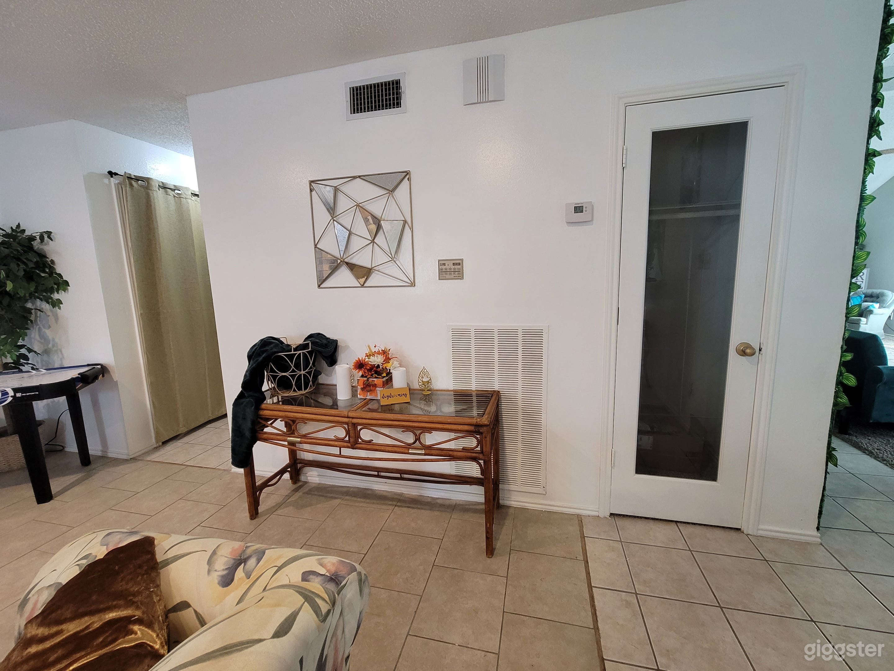 Urban House with a Tropical Twist Photo 3