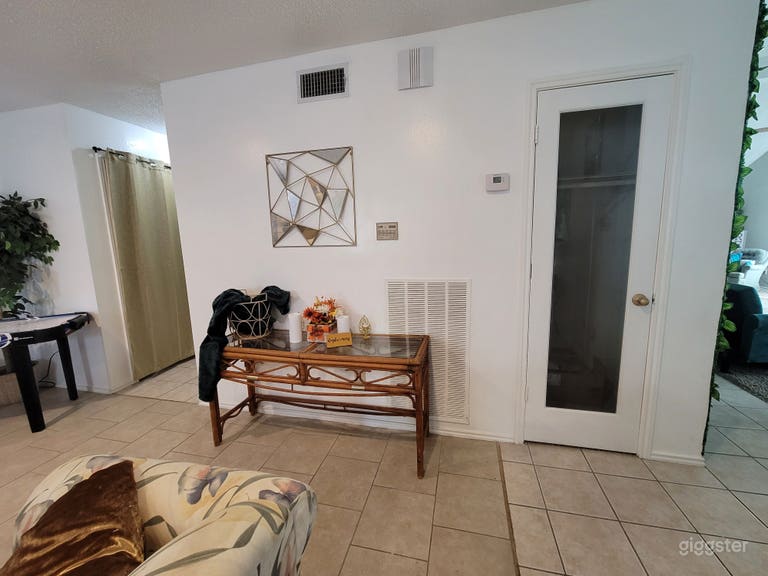  Urban House with a Tropical Twist 