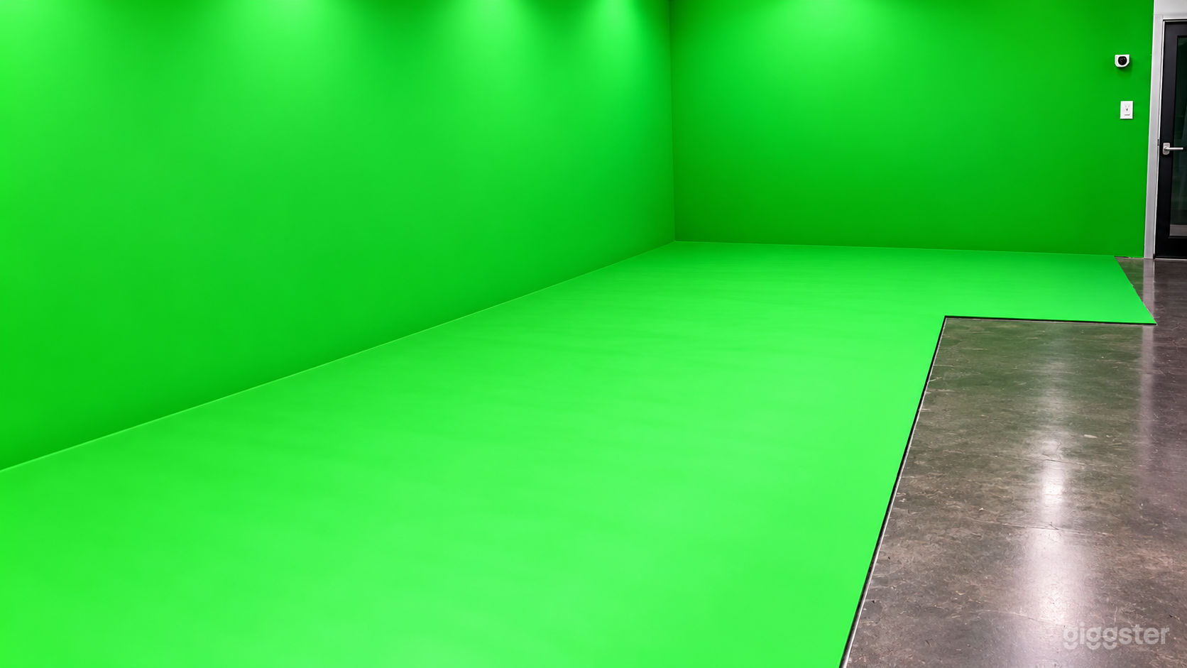30ft green screen wall