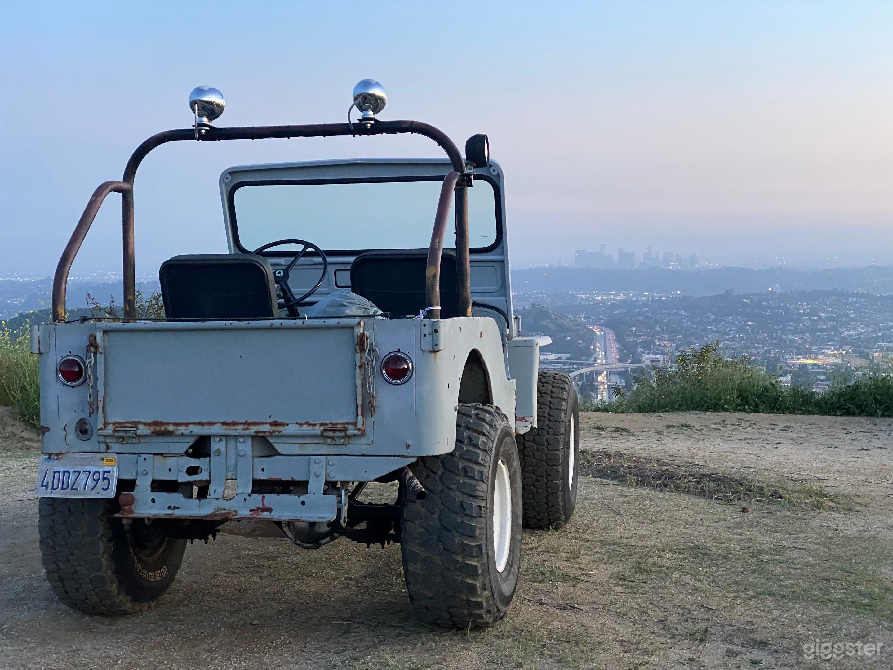 Vintage Willys Jeep for shoots Photo 3