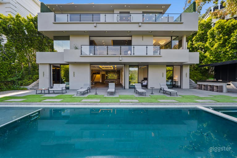  BEVERLY BLISS: LUXE OASIS WITH CANYON VIEWS  