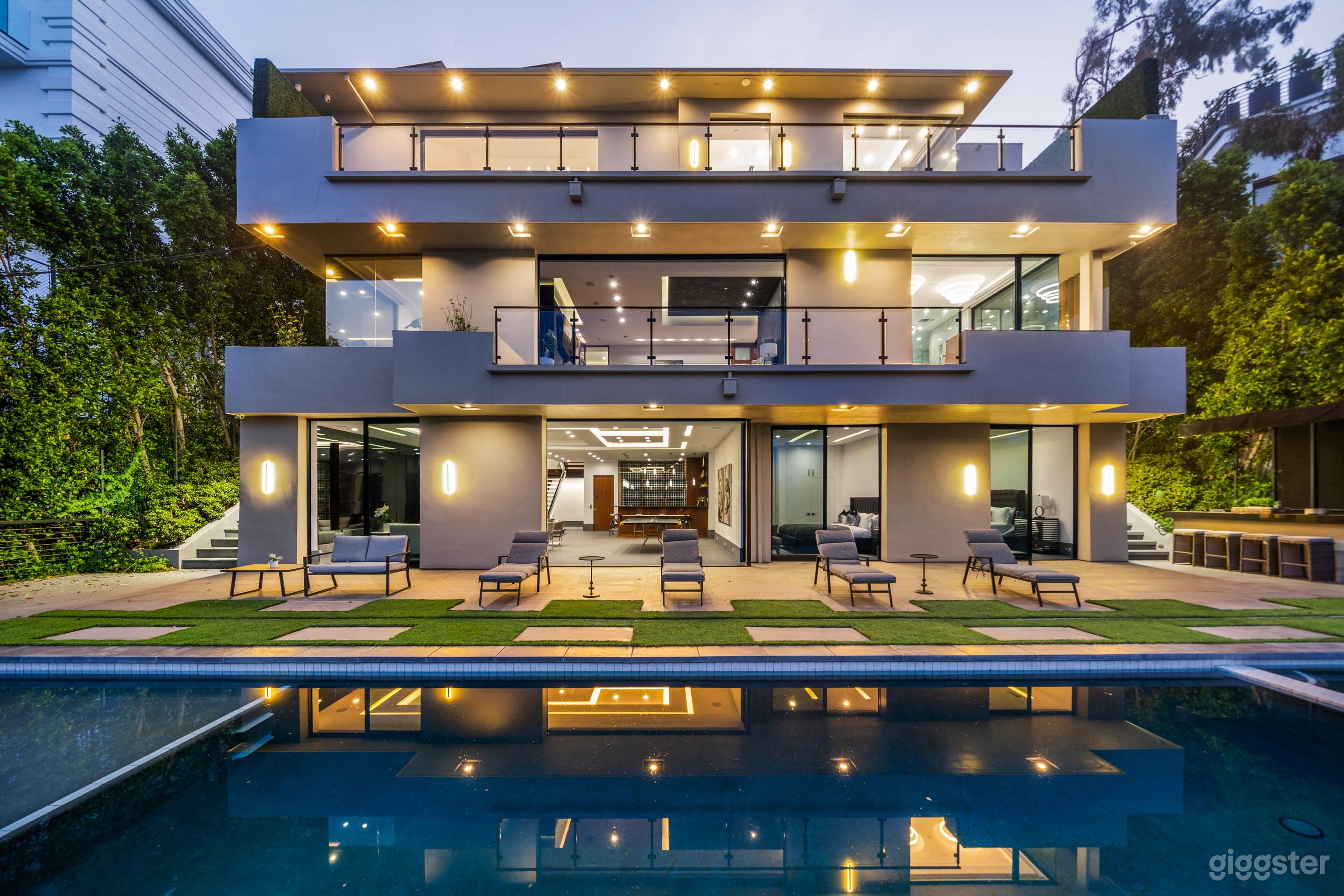 BEVERLY BLISS: LUXE OASIS WITH CANYON VIEWS  Photo 4